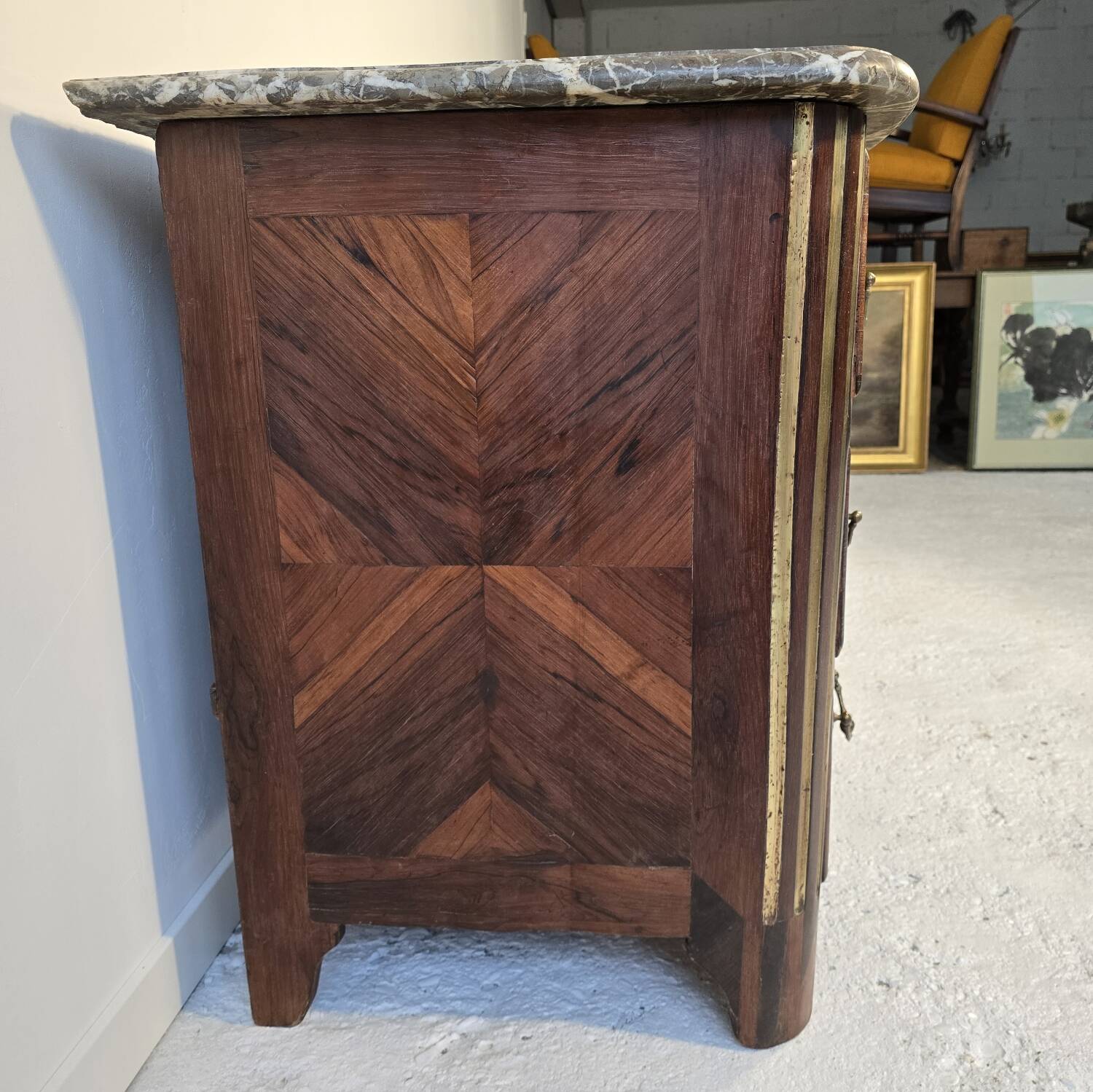 18th century Regency period chest of drawers