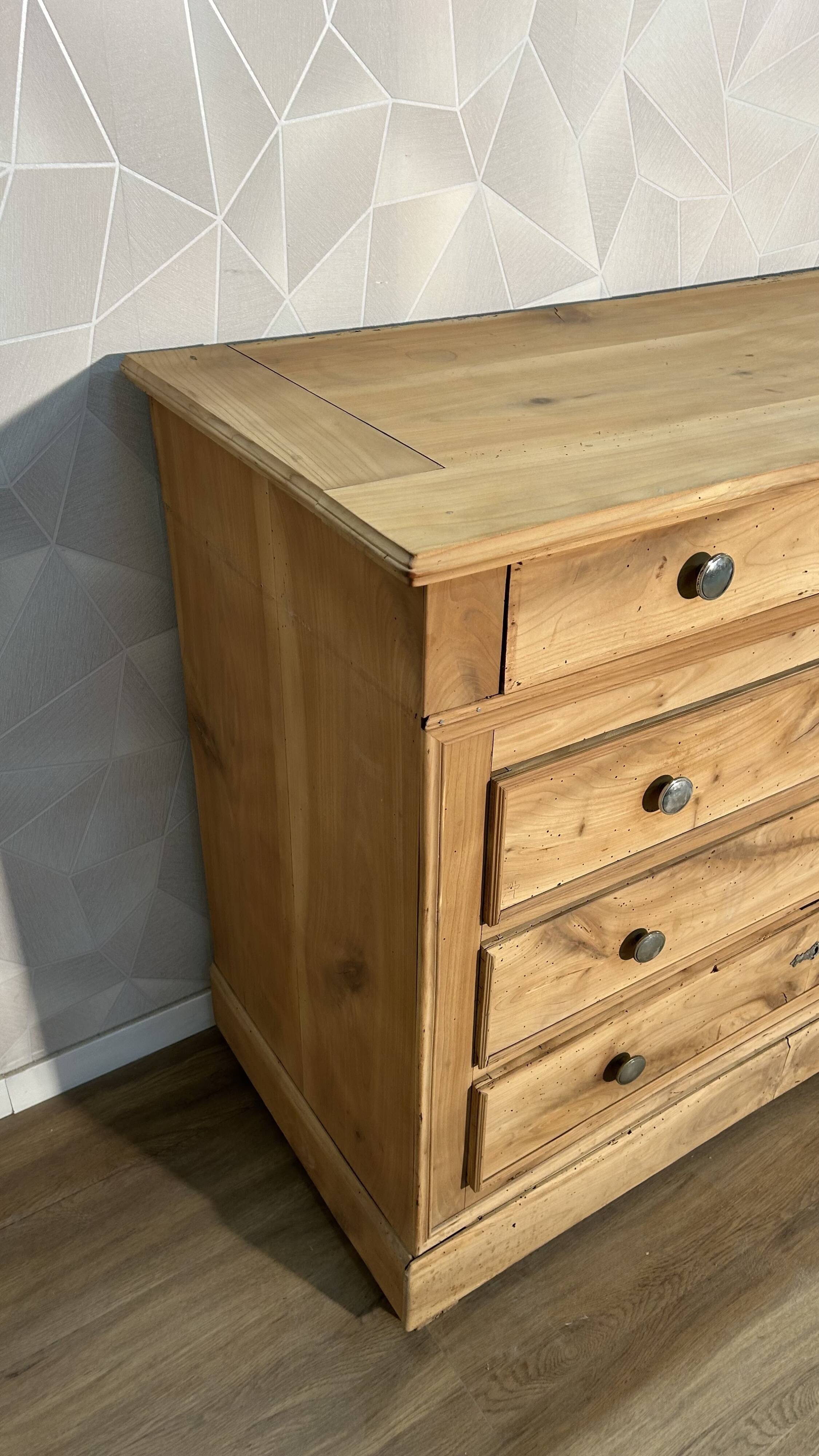 Louis Philipe airbrushed chest of drawers with 5 drawers