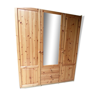 Armoire trois portes dont une avec miroir, trois tiroirs en bois massif pin