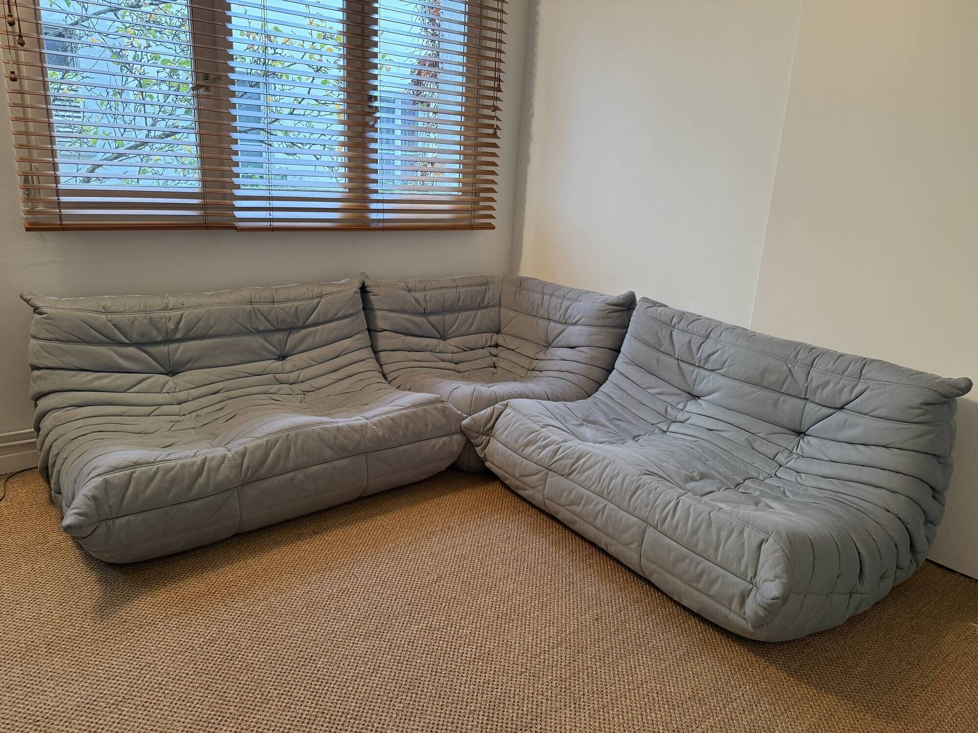 Un canapé d’angle ligne roset modèle togo2 fois 2 places + fauteuil d’angle