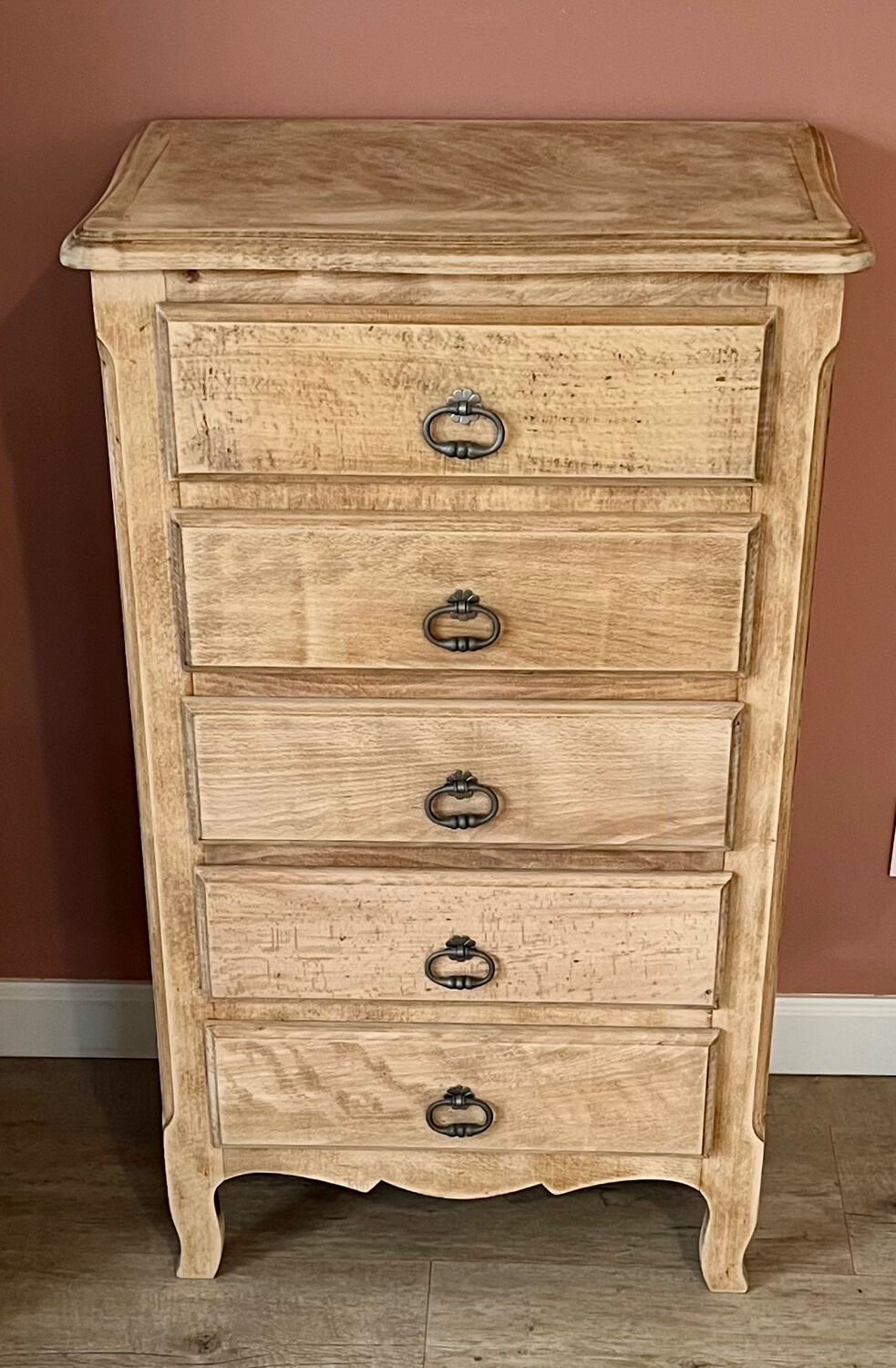 Chest of drawers