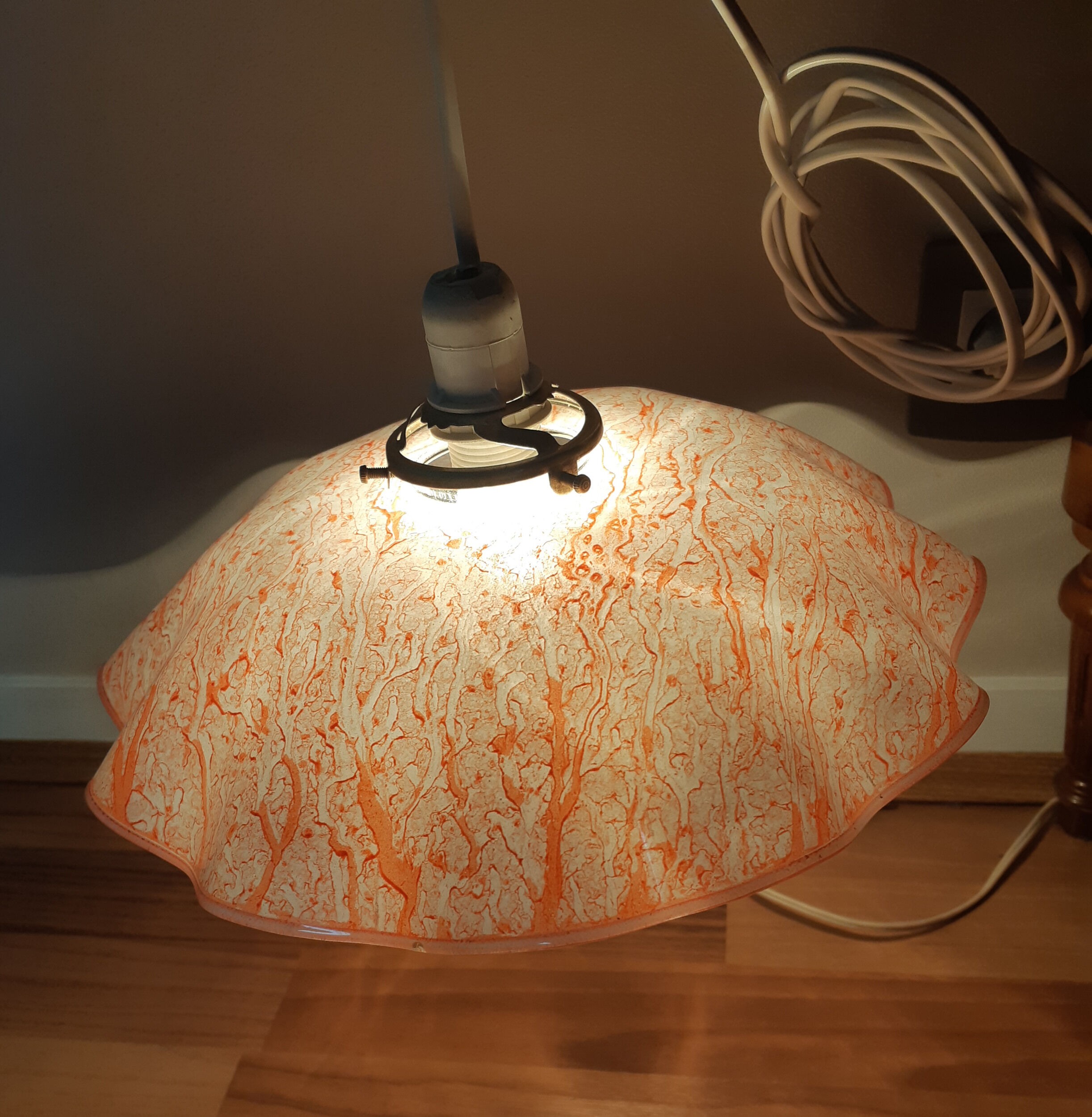 Red marbled pendant lamp