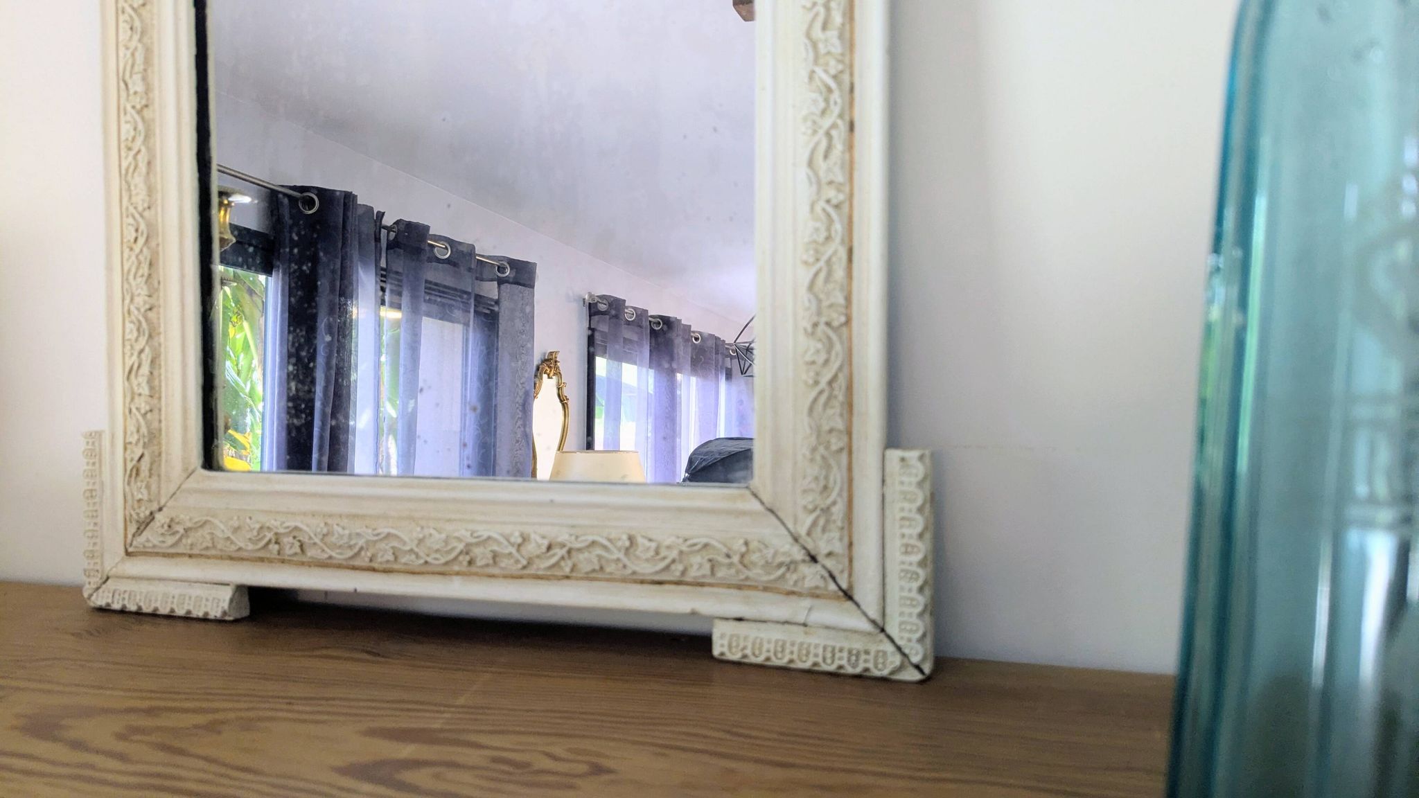 Miroir XIXᵉ au cadre patiné — Élégance et authenticité 45 x 39 cm