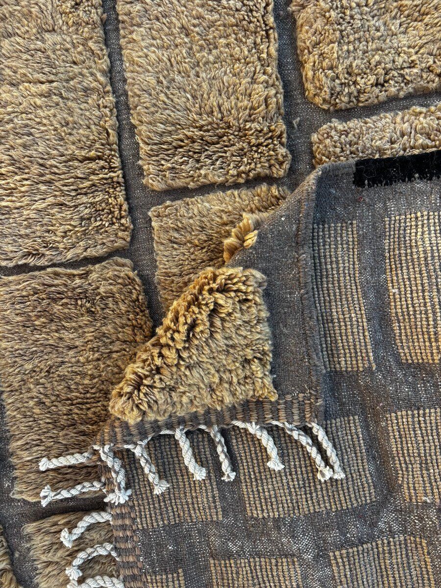 Modern Moroccan Berber rug M'rirt in wool.