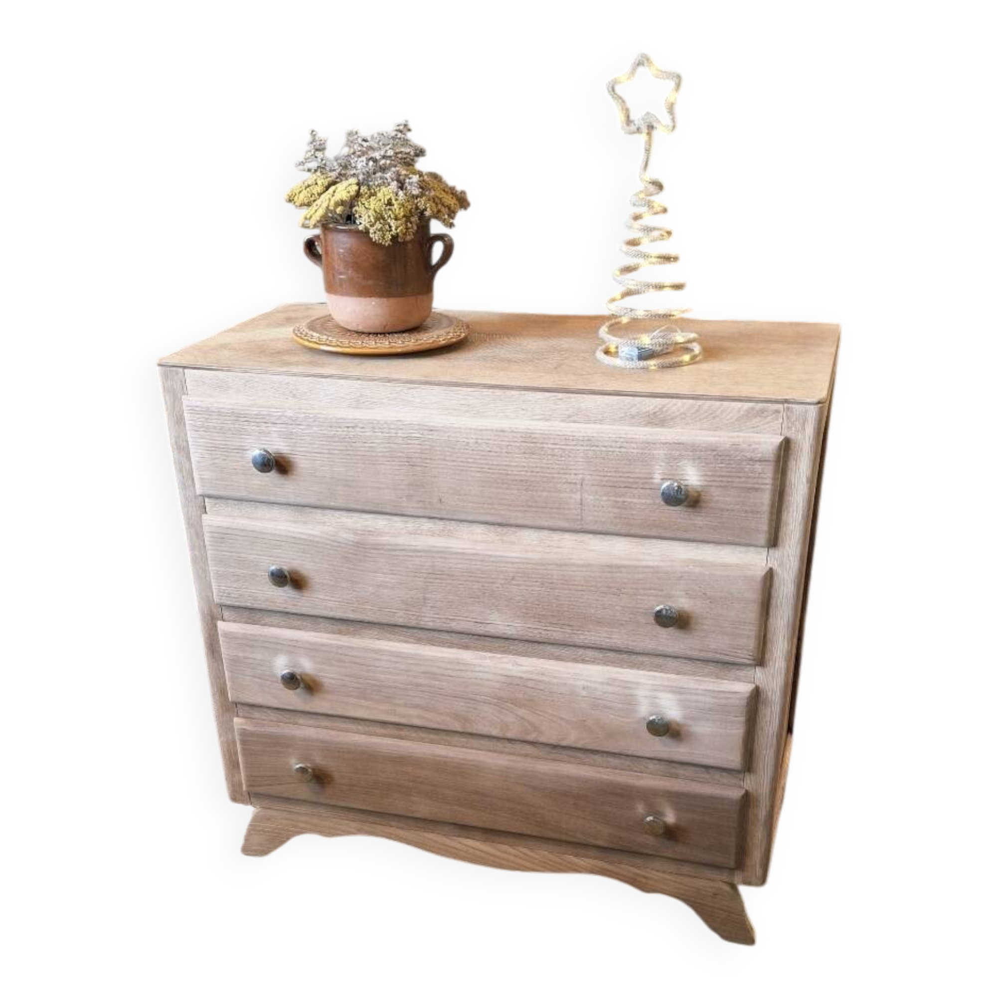 Oak chest of drawers