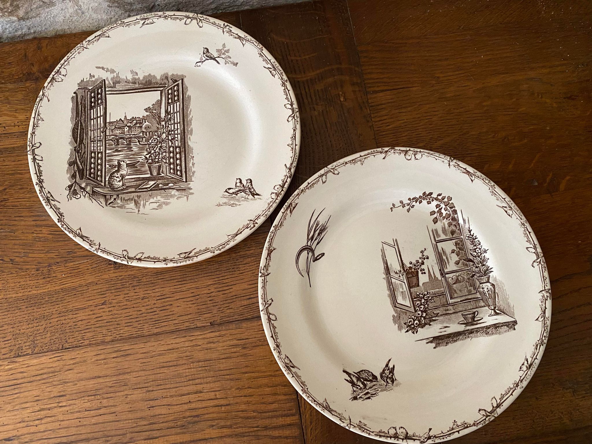 Set of 2 plates terre de fer hb &cie décor open window, cat and birds