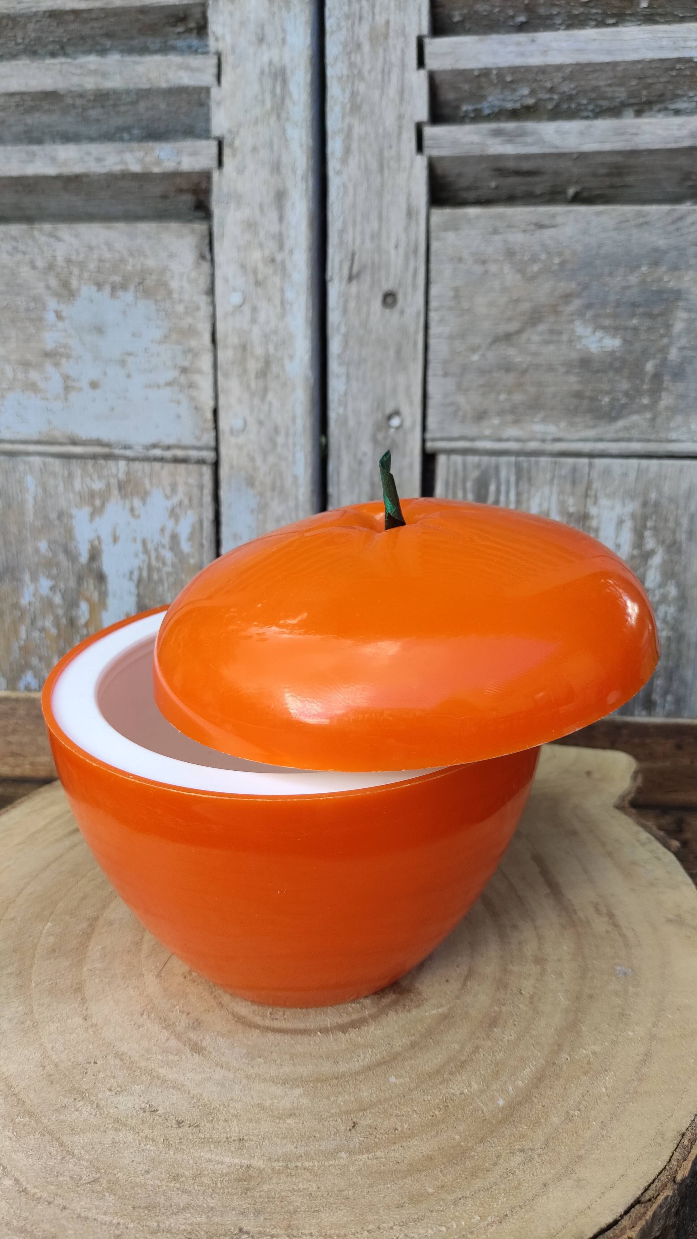 Ice bucket or vintage apple ice cubes 70s