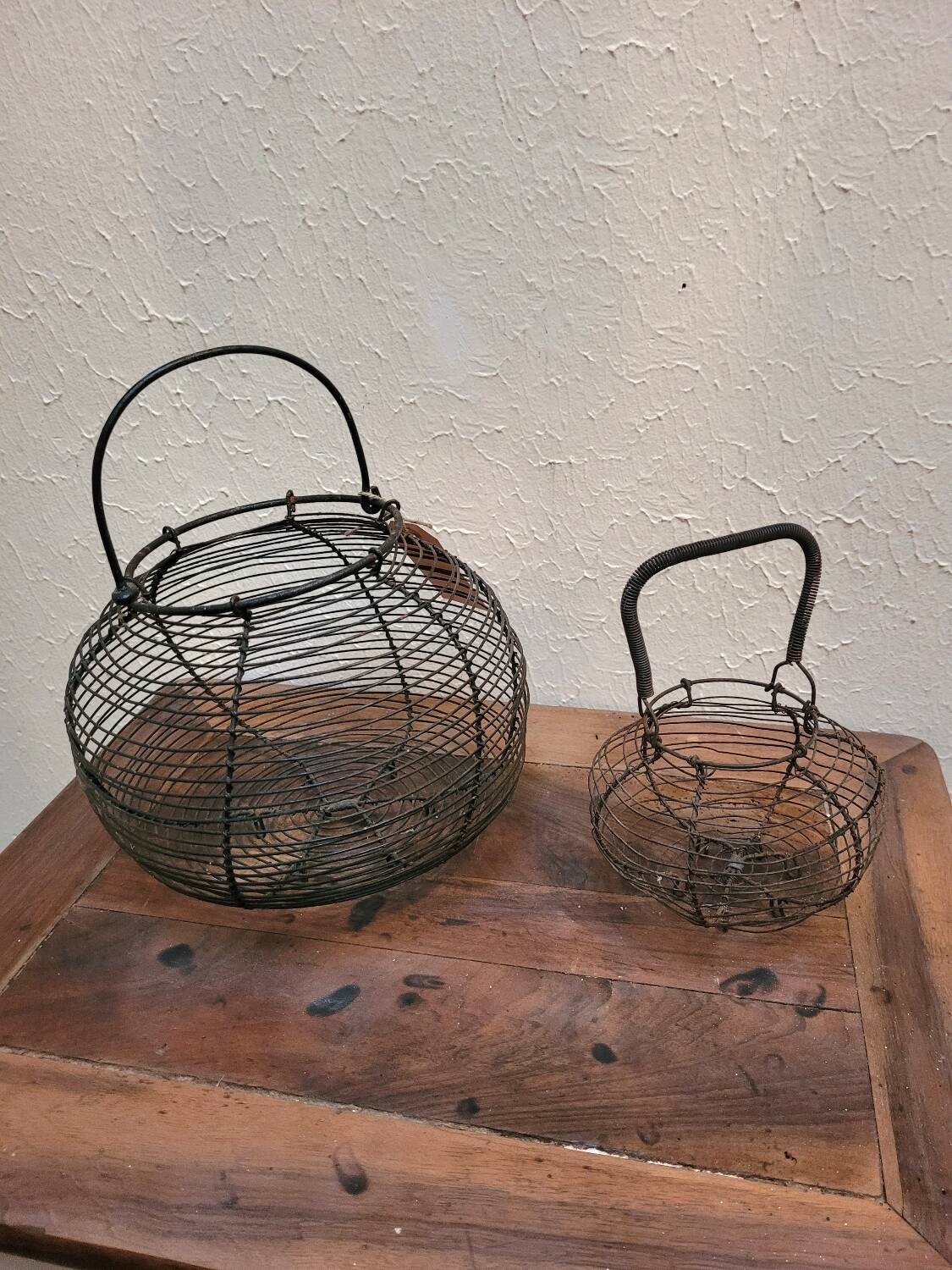 Deux paniers à œufs
