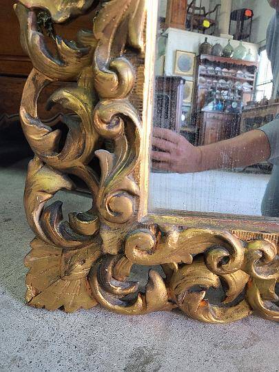 Miroir en bois dore a coquille