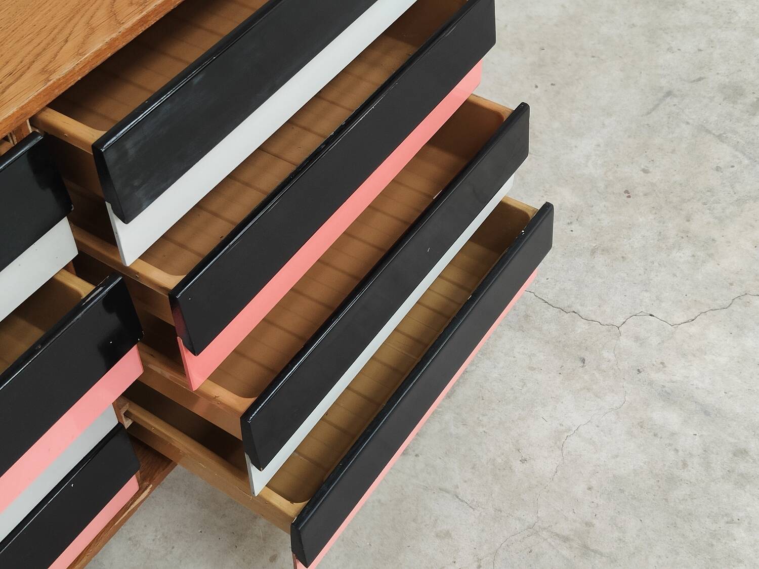 U-453 pink chest of drawers with 8 drawers by Jiri Jiroutek for Interier Praha 1960