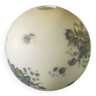 Globe en opaline blanche et fleurs