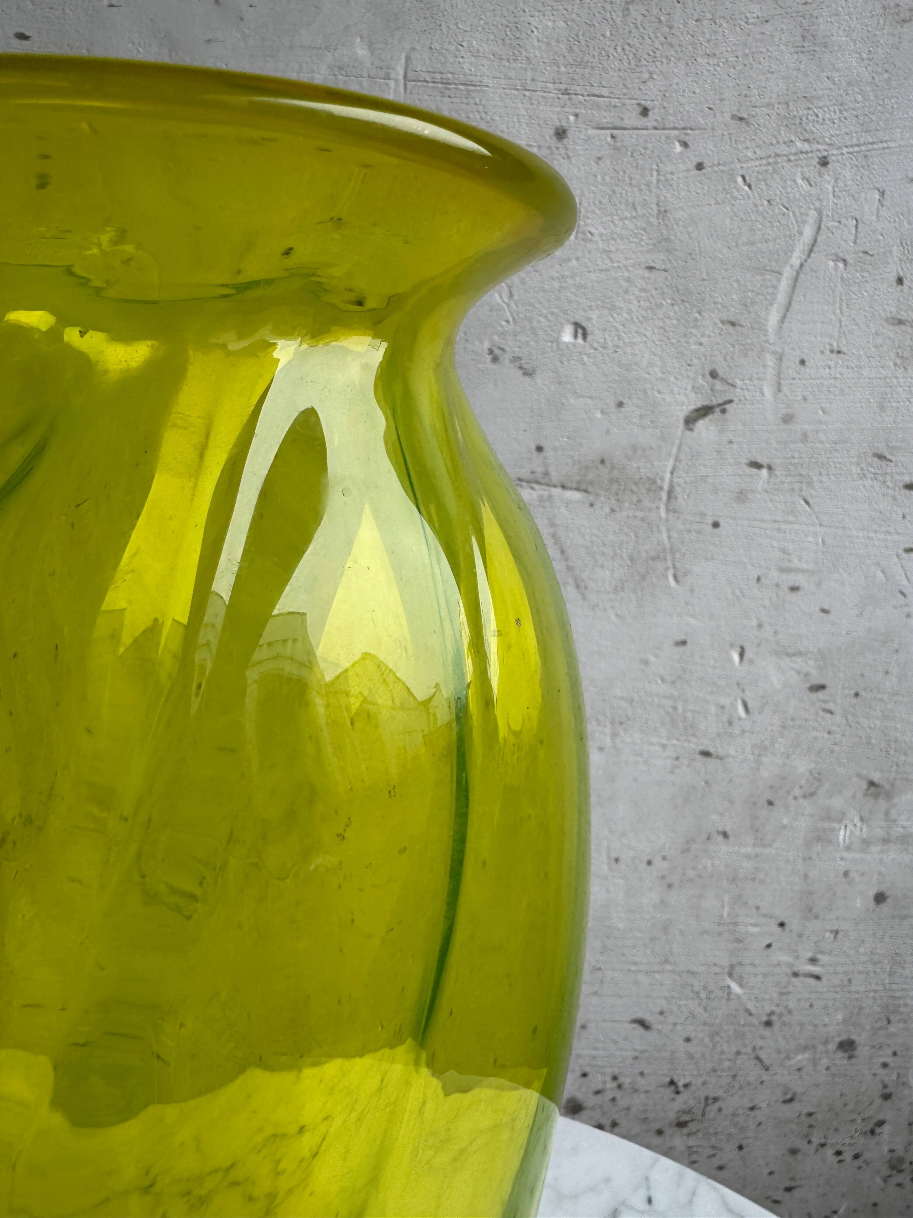 Swirled uranium glass vase – lemon green – hand-blown – 30 cm