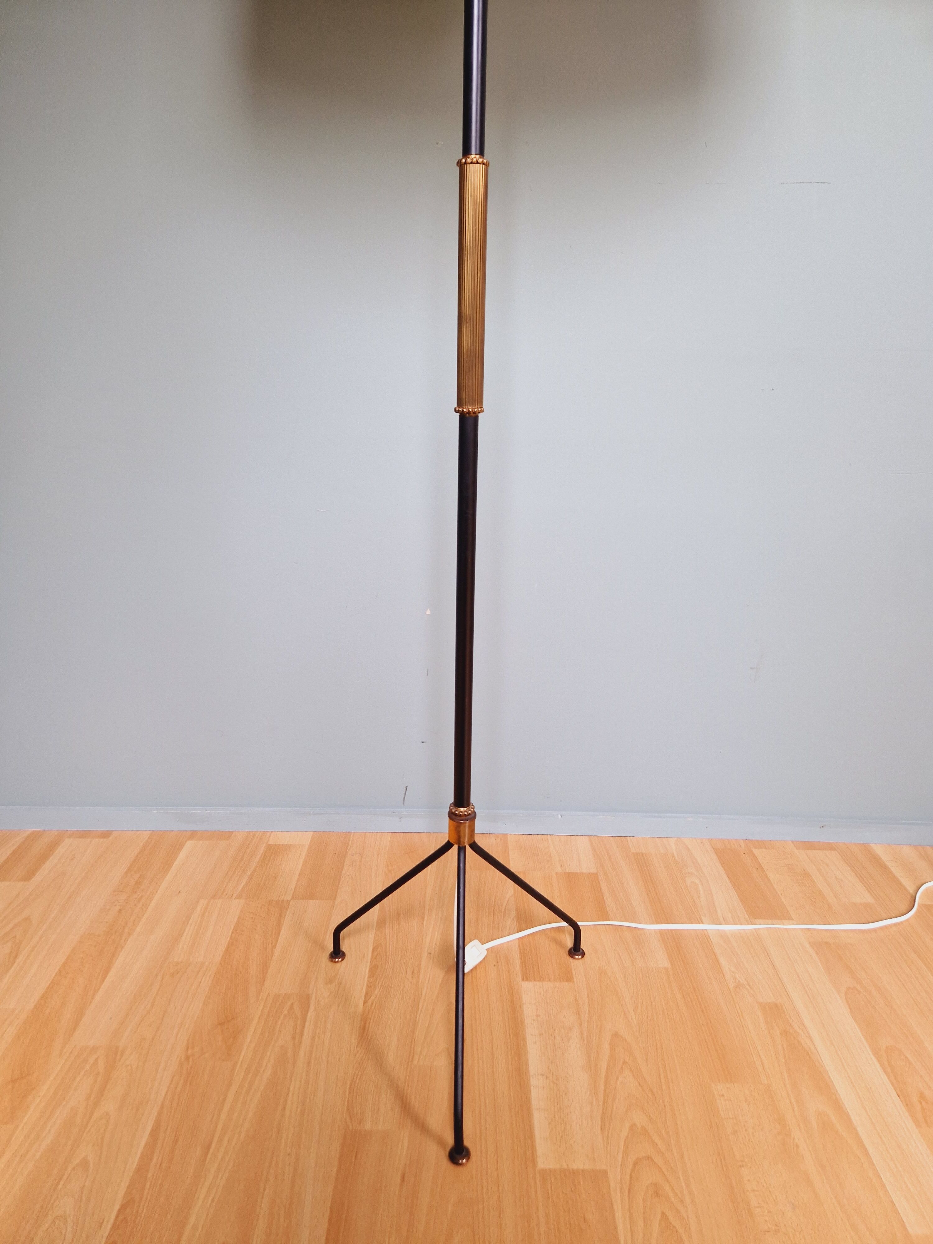 Vintage tripod floor lamp in black lacquered metal and brass, 50s