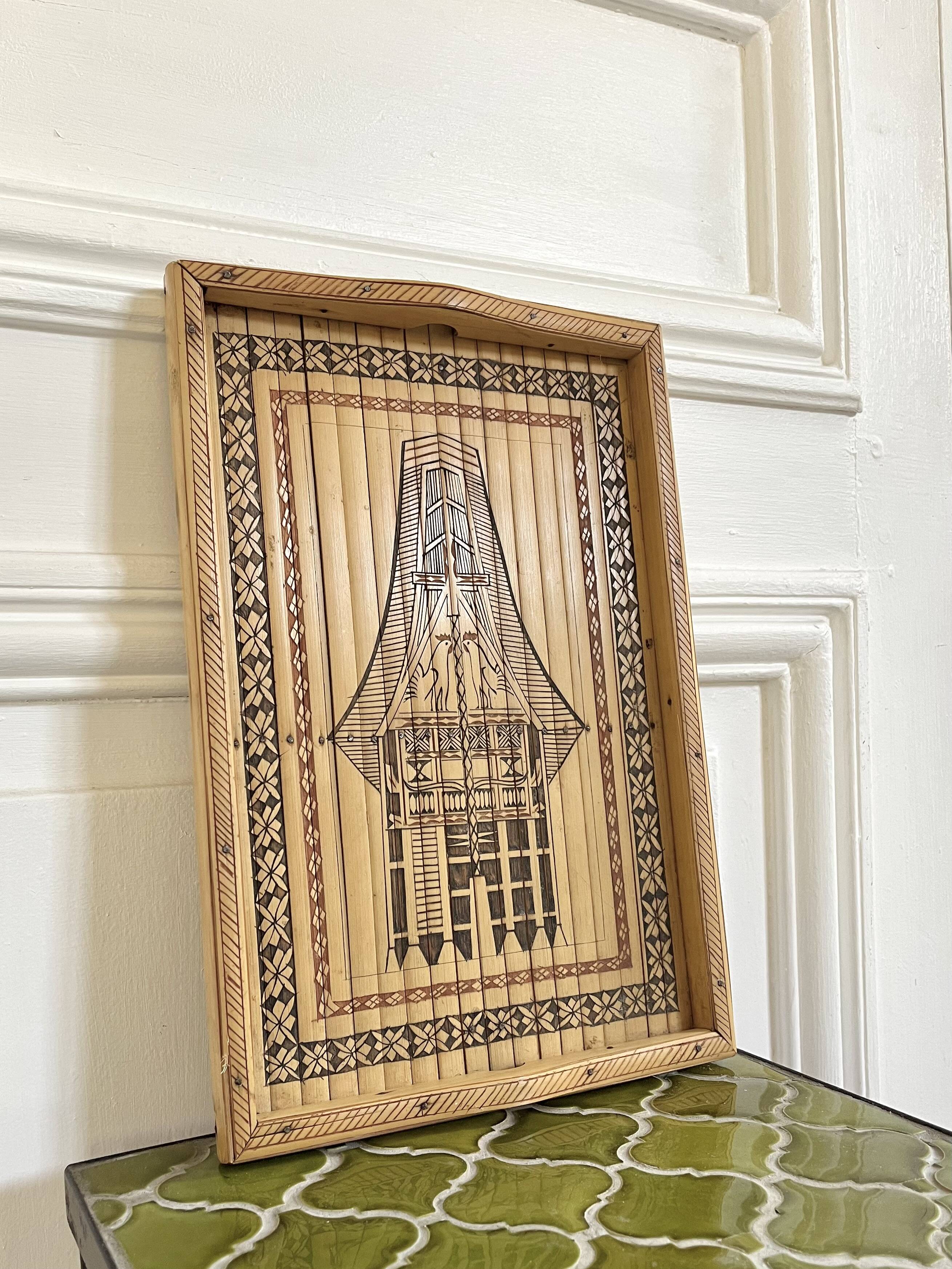 Vintage bamboo plateau