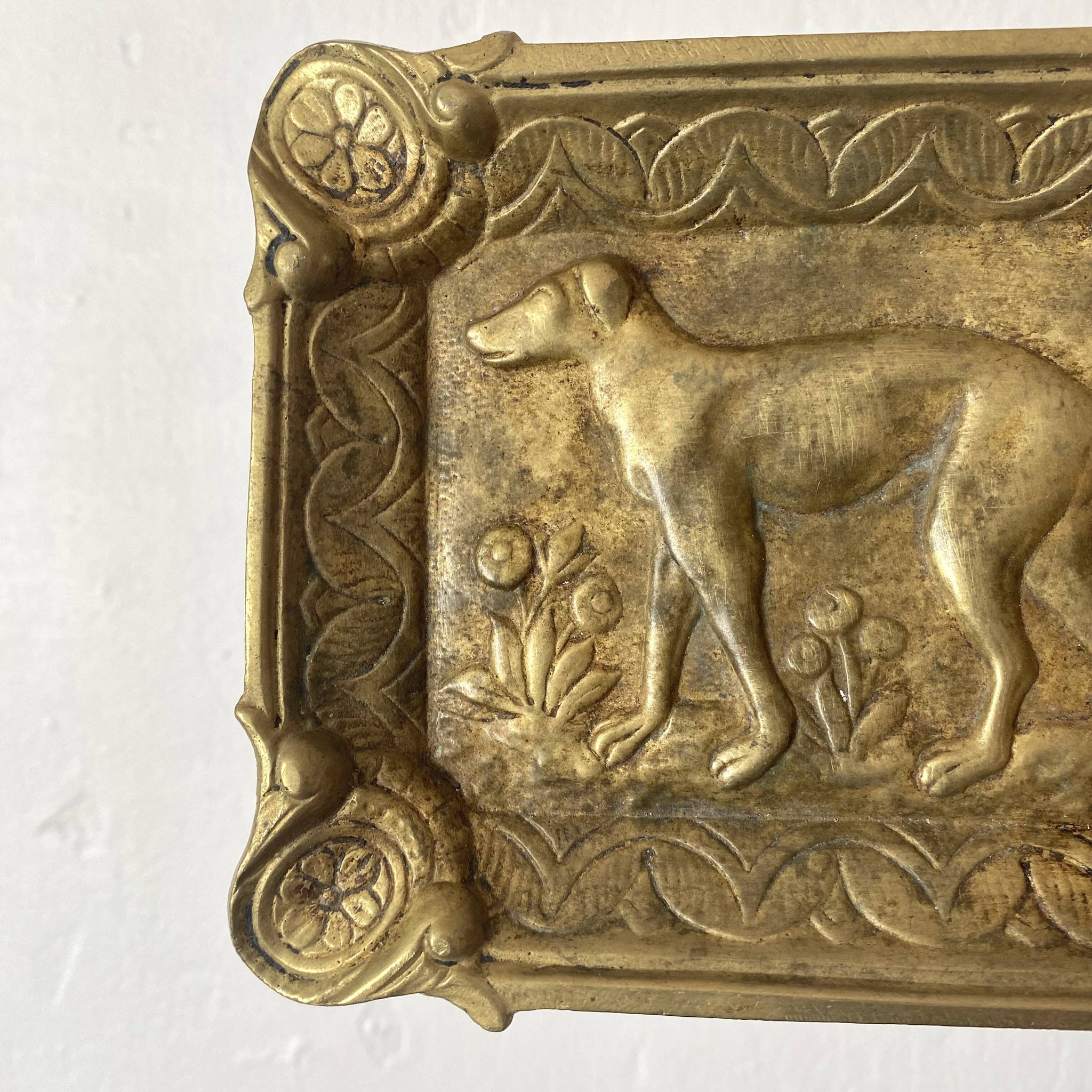 Cendrier, vide poche en laiton doré décor chien