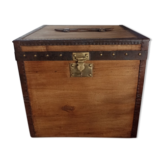 Hat trunk