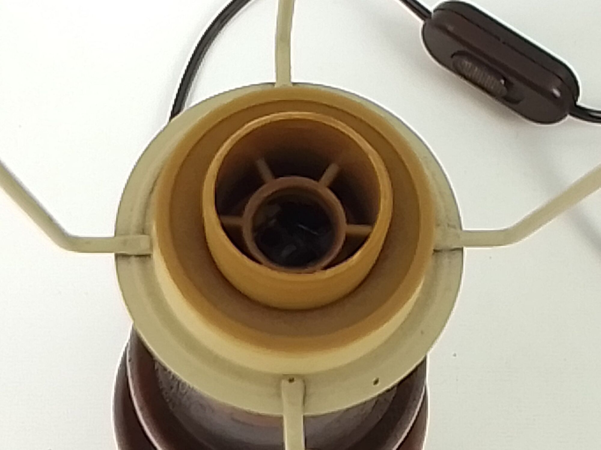 Lampe pied bois et abat-jour à franges