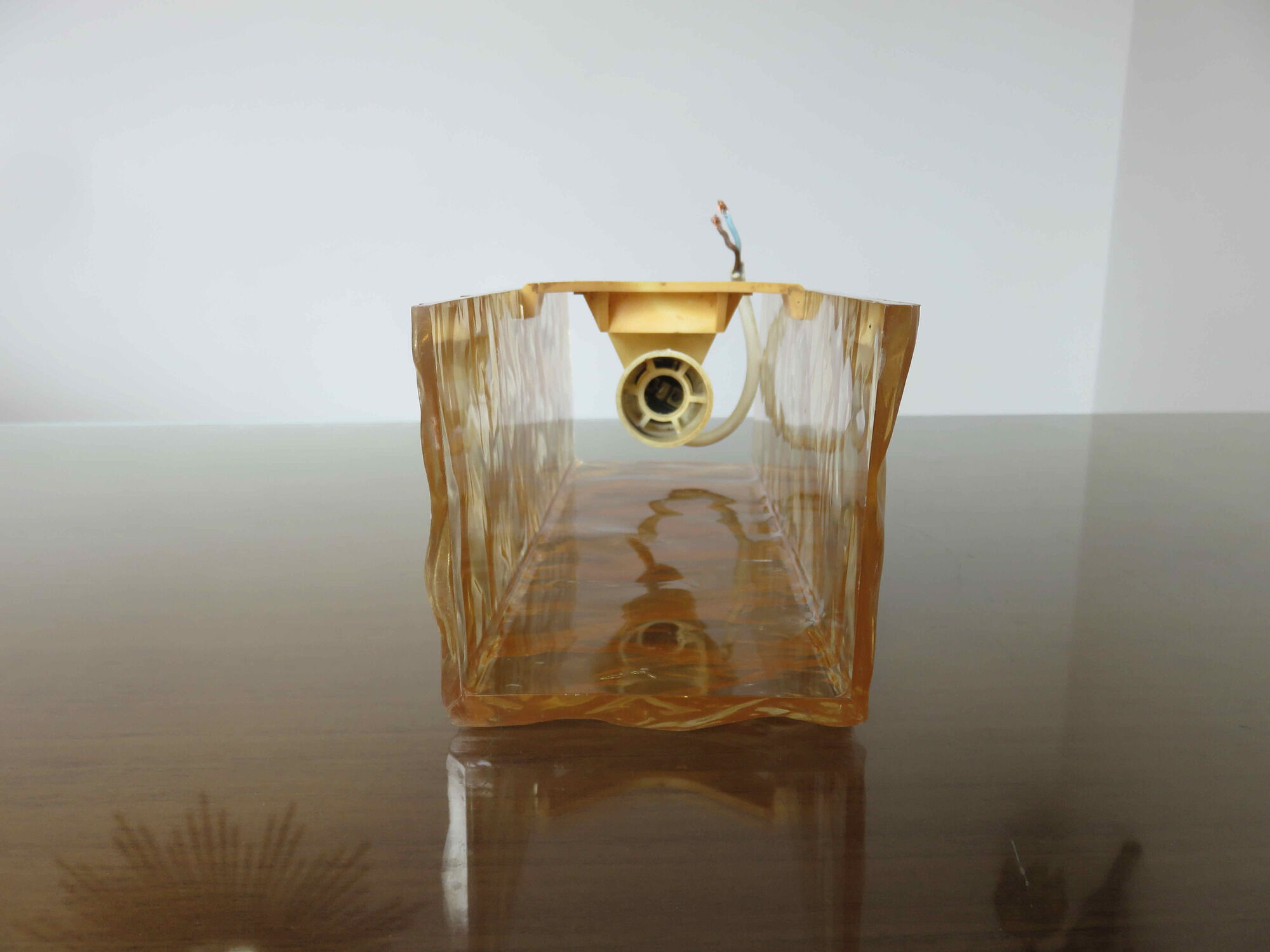 Champagne resin wall lamp