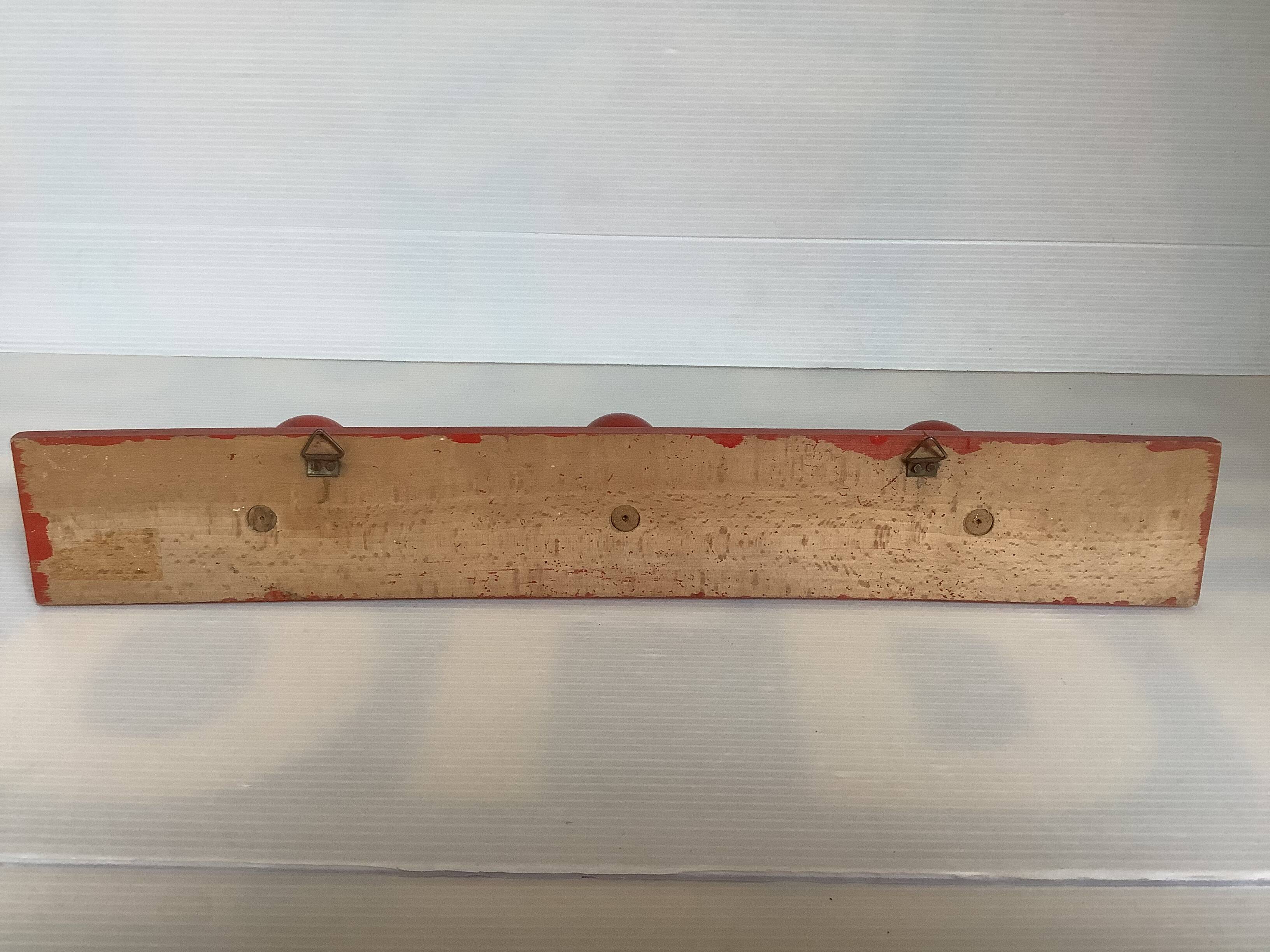 Porte manteau bois rouge