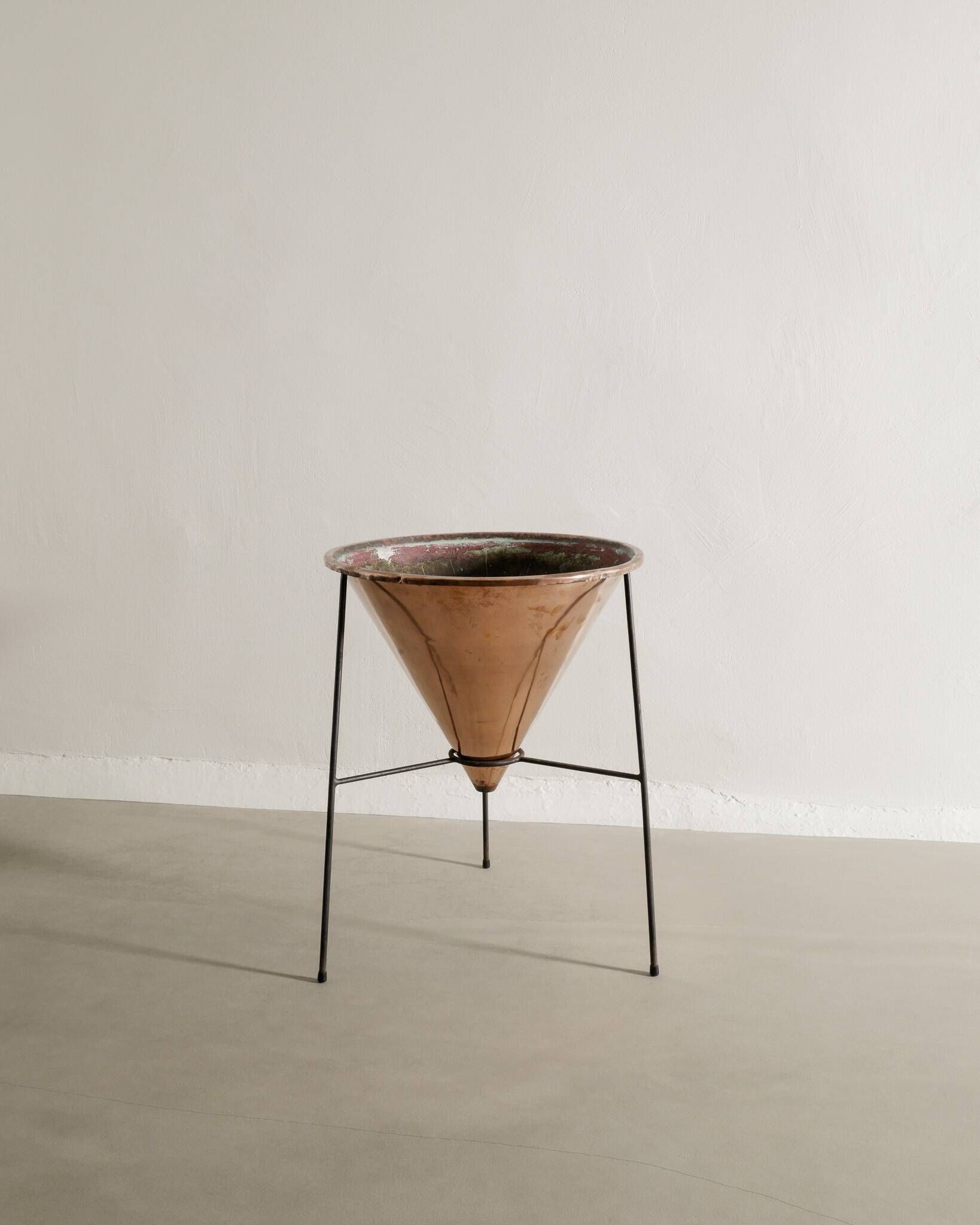 Swedish Mid Century Copper Metal Tripod Planter Hans-Agne Jakobsson, 1950s