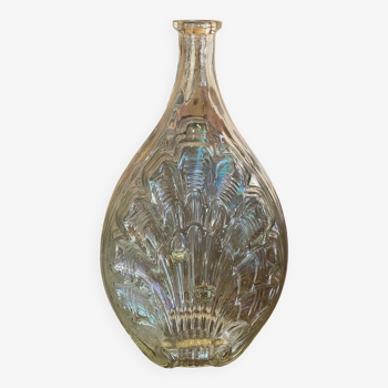 Shell bottle in molded glass