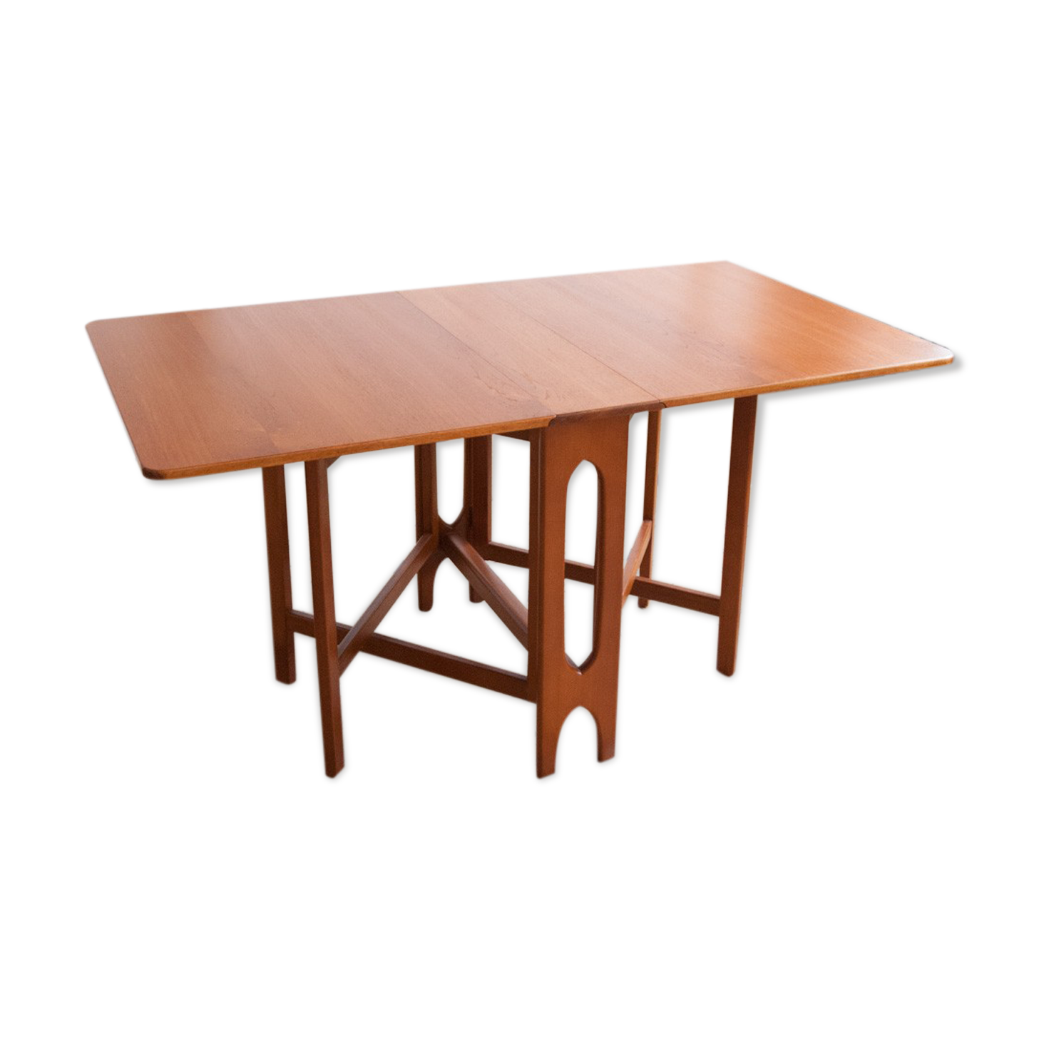 Scandinavian table with flaps