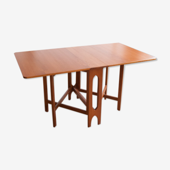 Scandinavian table with flaps
