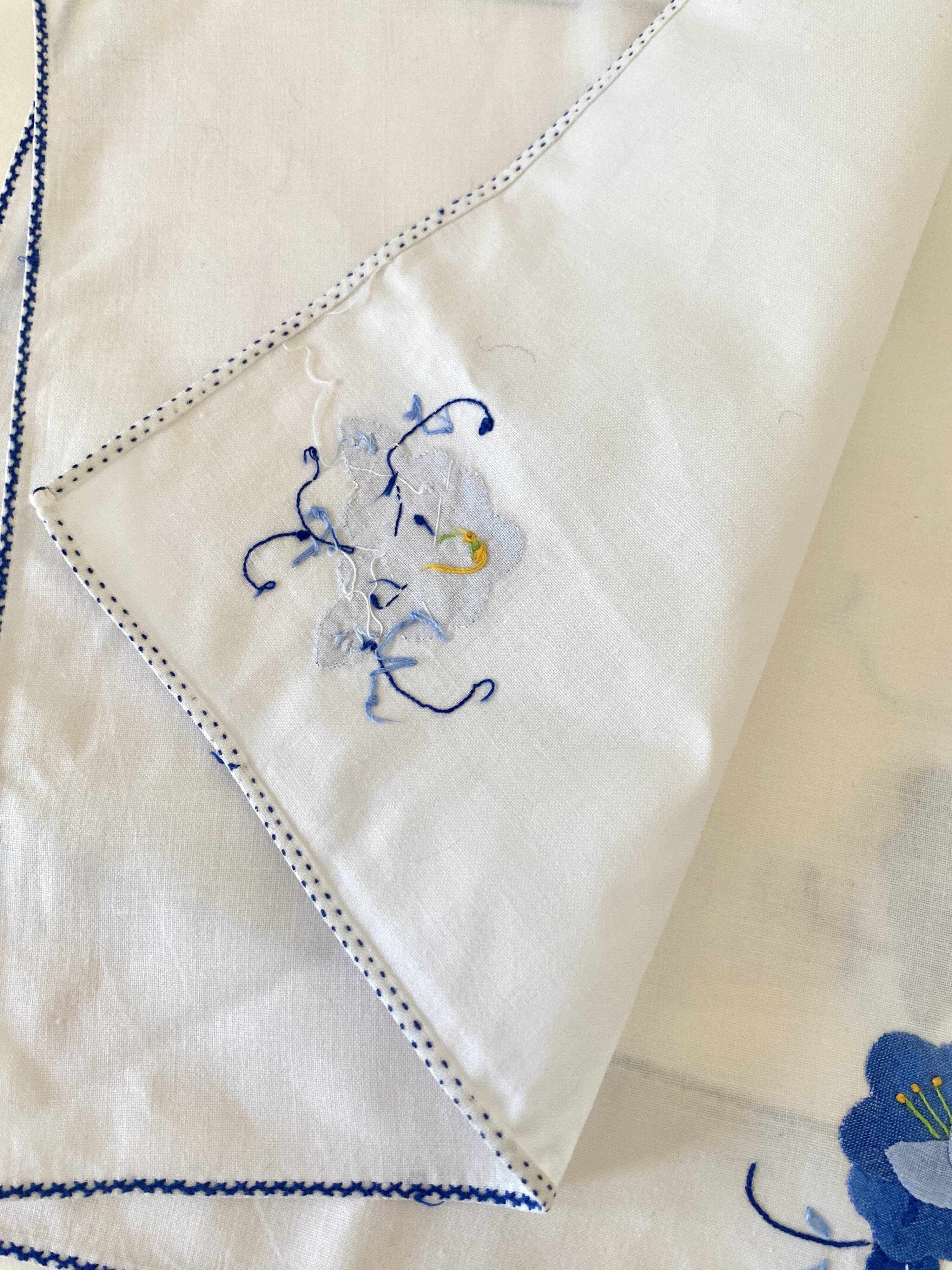 6 embroidered percal napkins, 28 cm