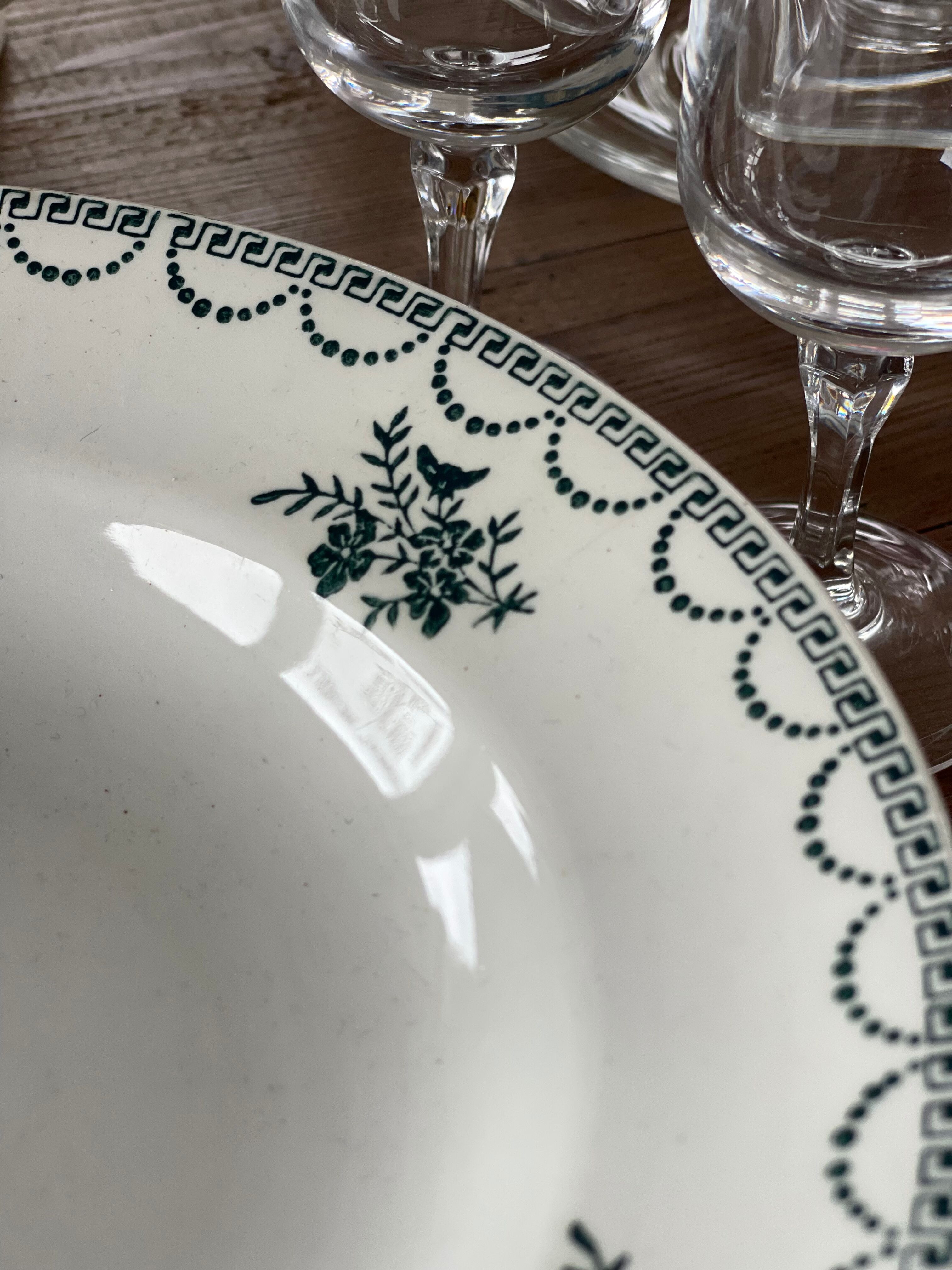 4 assiettes creuses St Amand terre de fer
