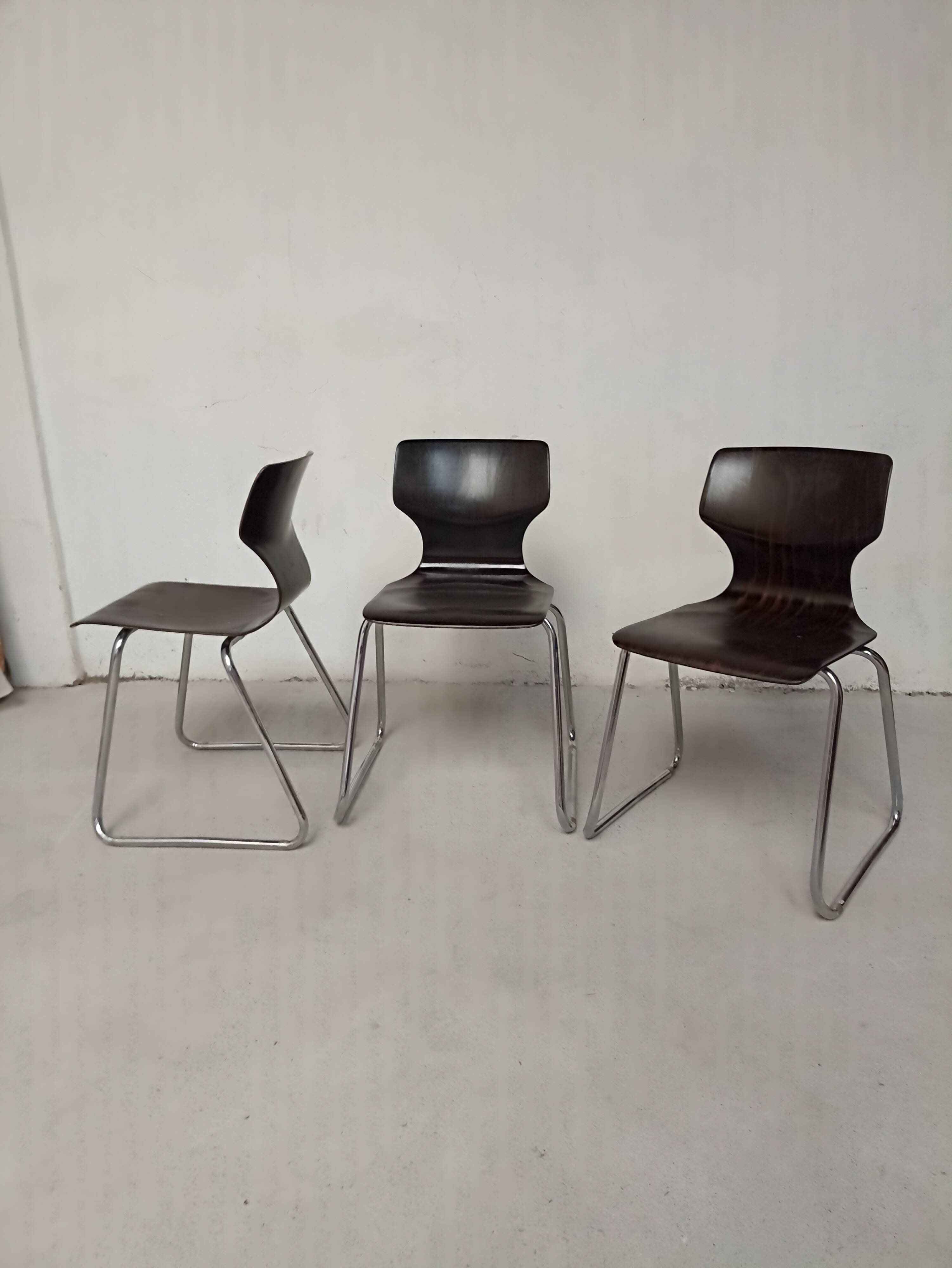 Set of 3 Pagholtz sled chairs from Flottoto