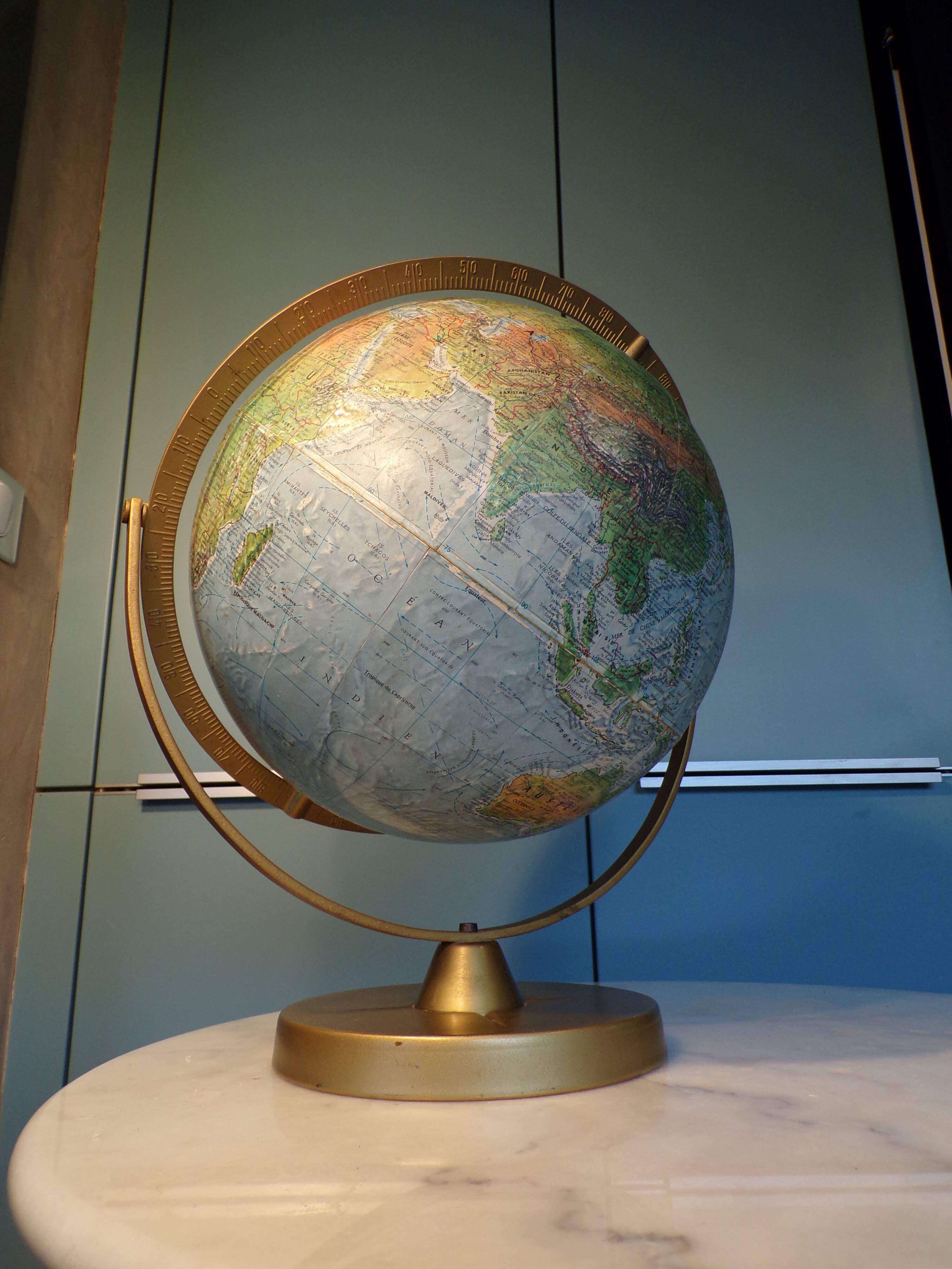 Scan-globe terrestrial globe from the 1960s