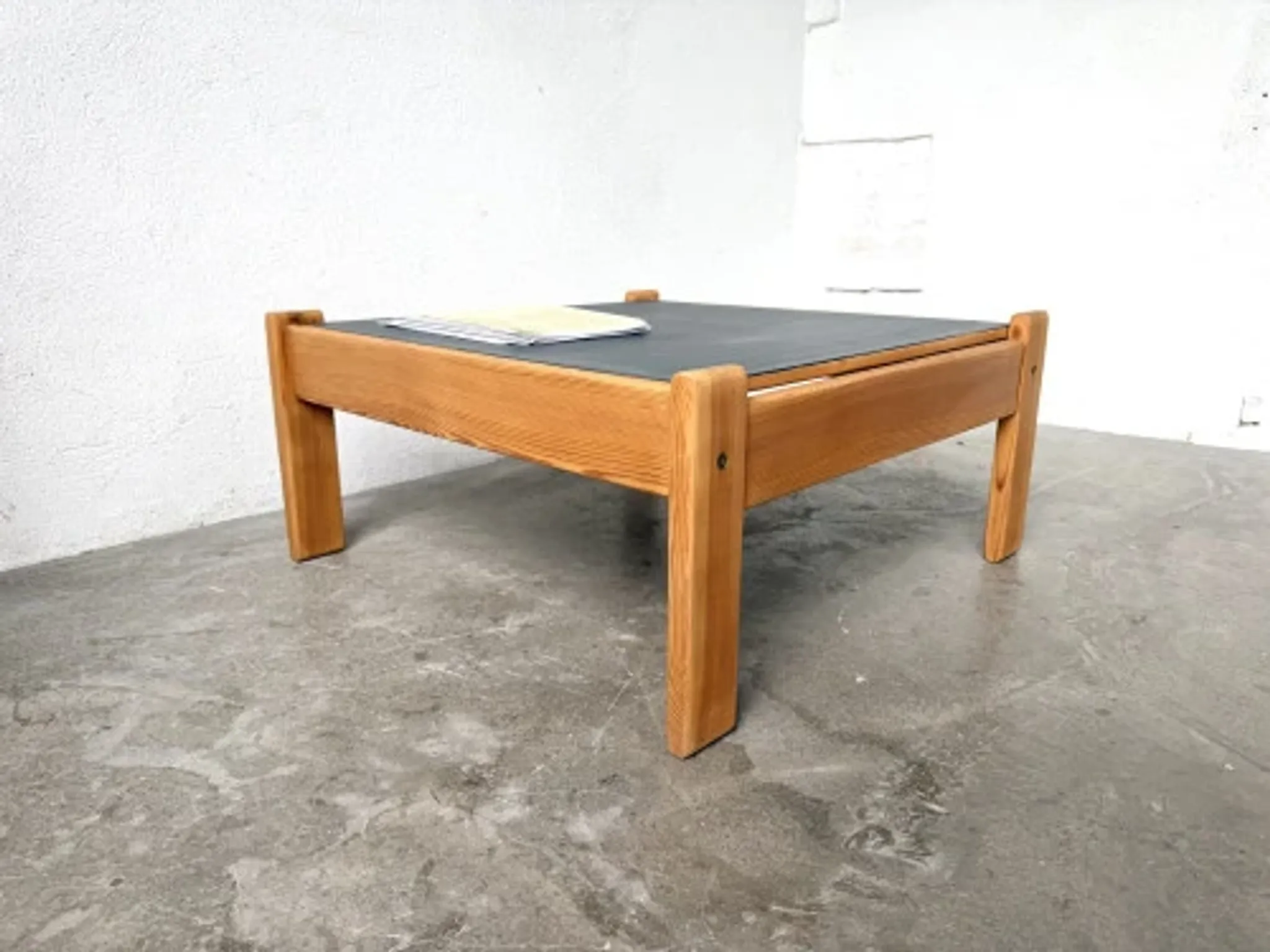 Modernist coffee table in solid pine with a reversible top, 1970s.