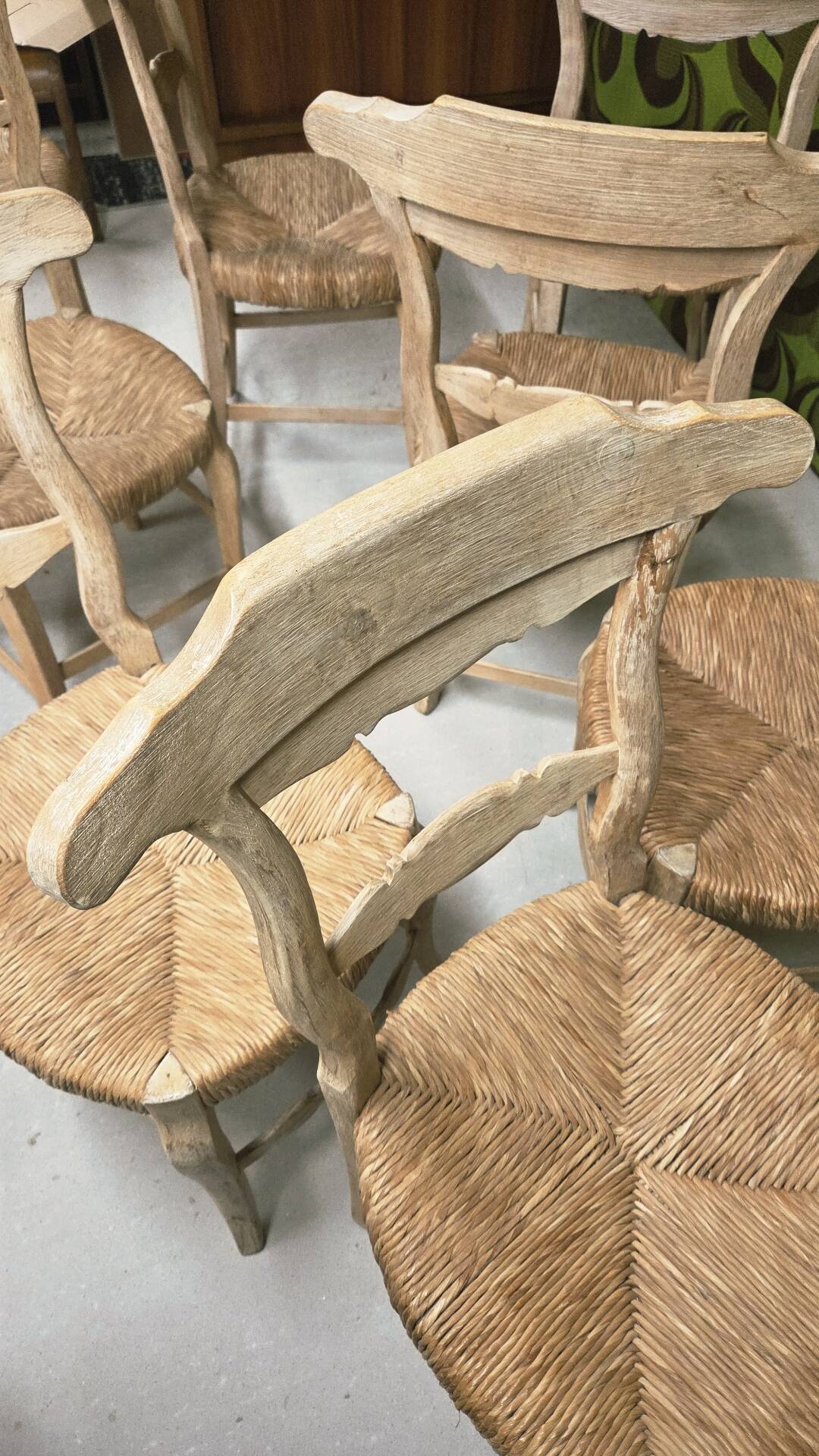 8 rustic oak chairs with patina, straw seating, 1950s.