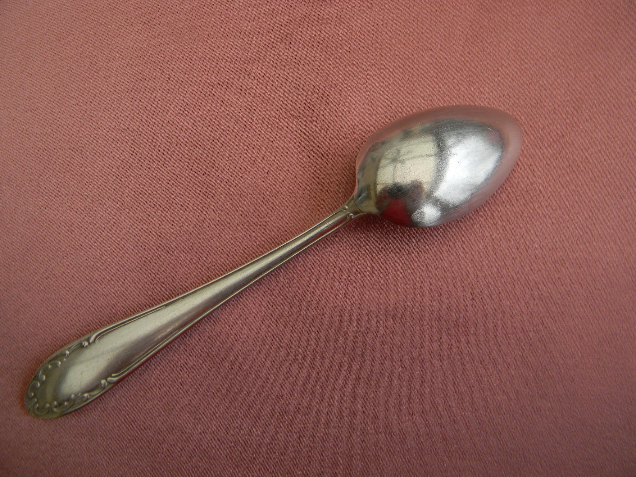 Set of 6 teaspoons in silver metal.