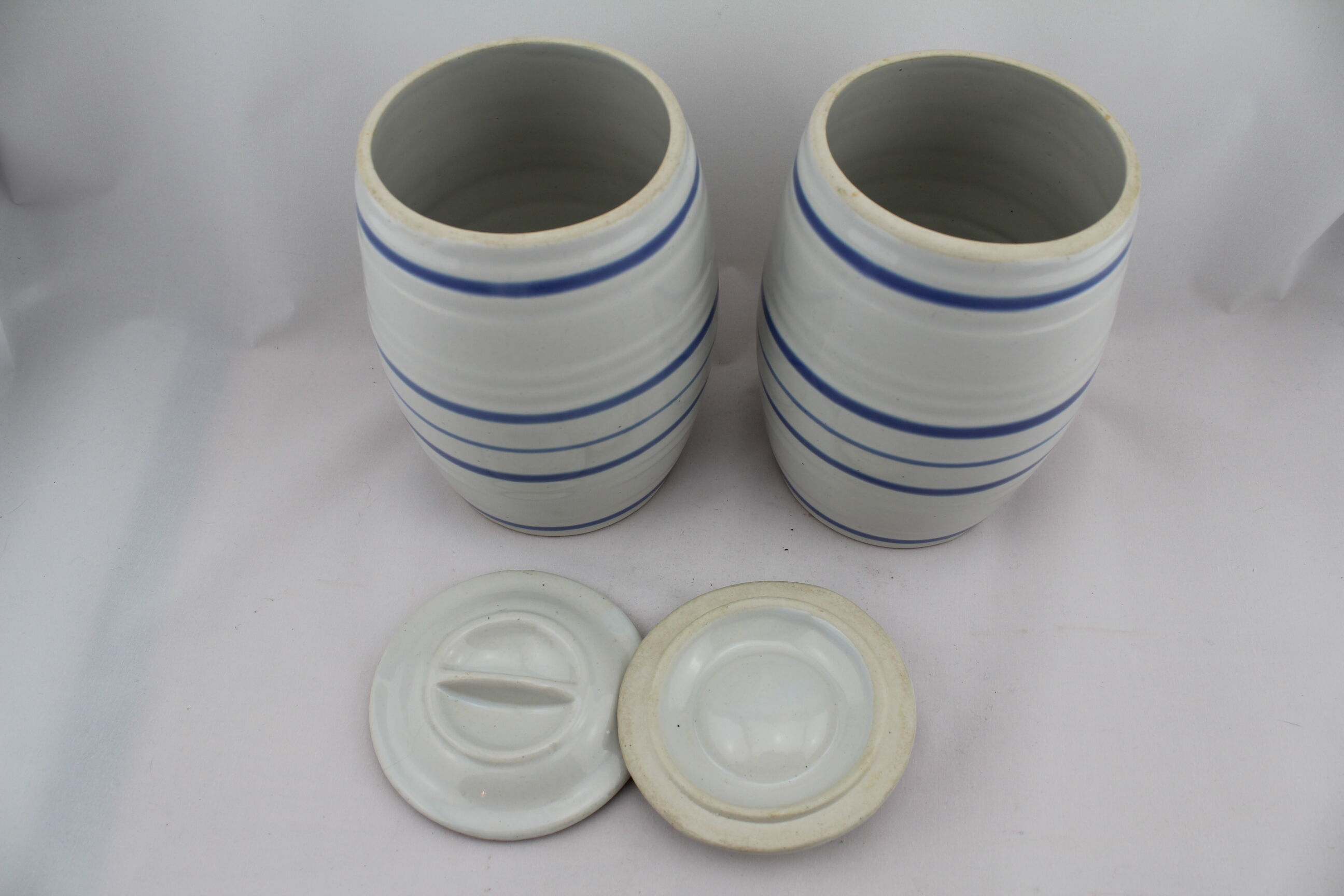 2 pots in ceramic blue and white
