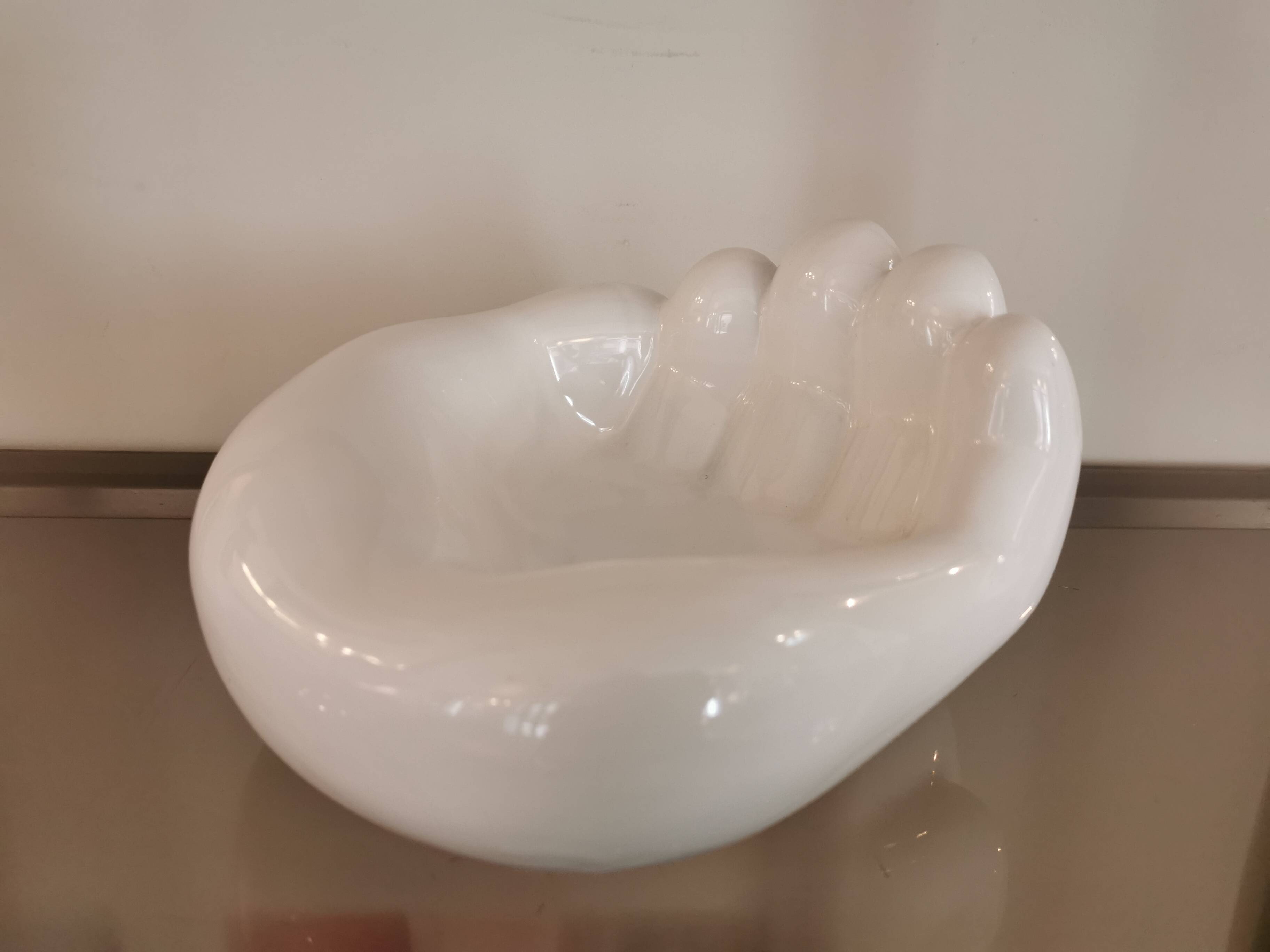 Empty pocket XXL vintage hand in white ceramic