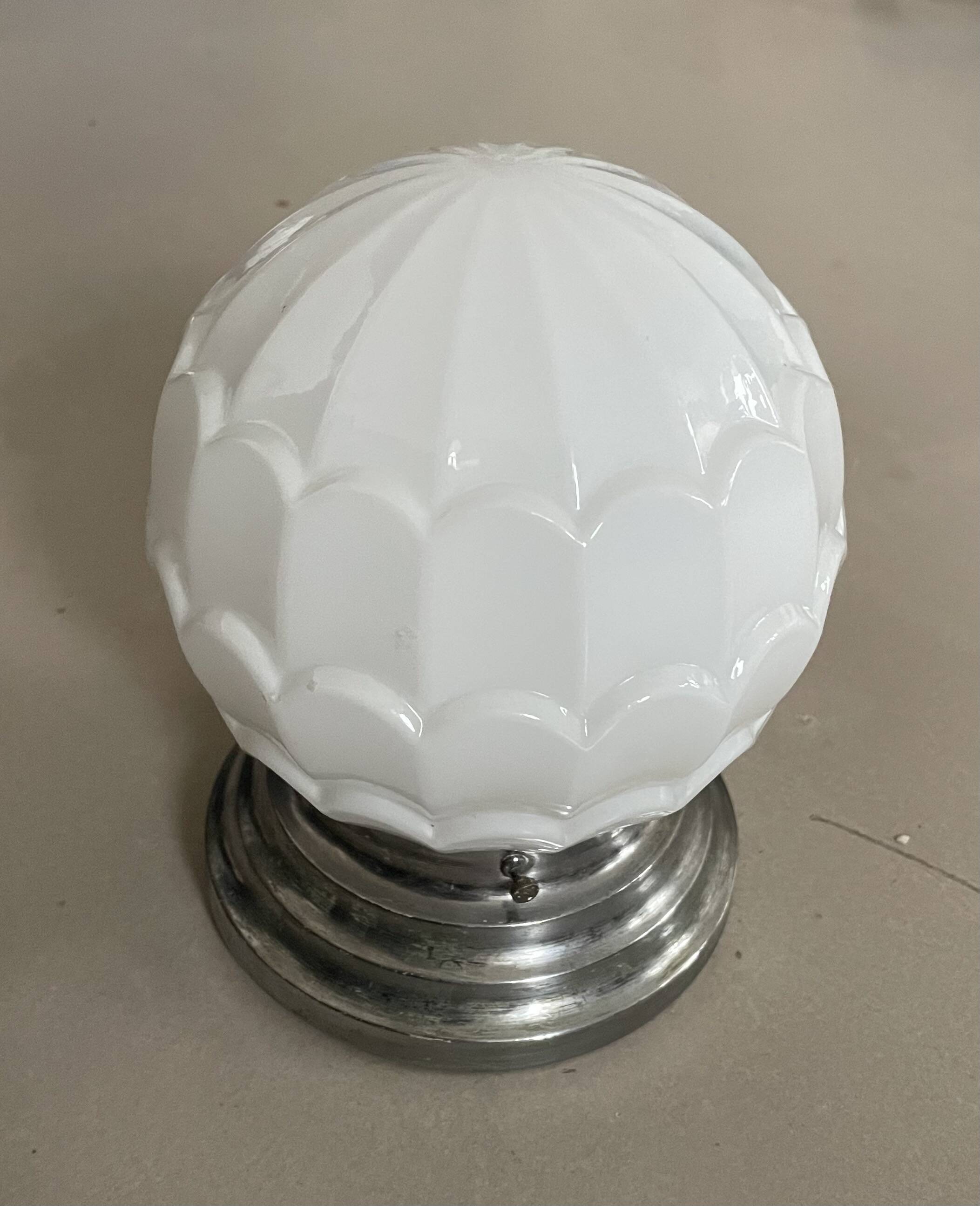 Plafonnier Art Déco ancien / opaline