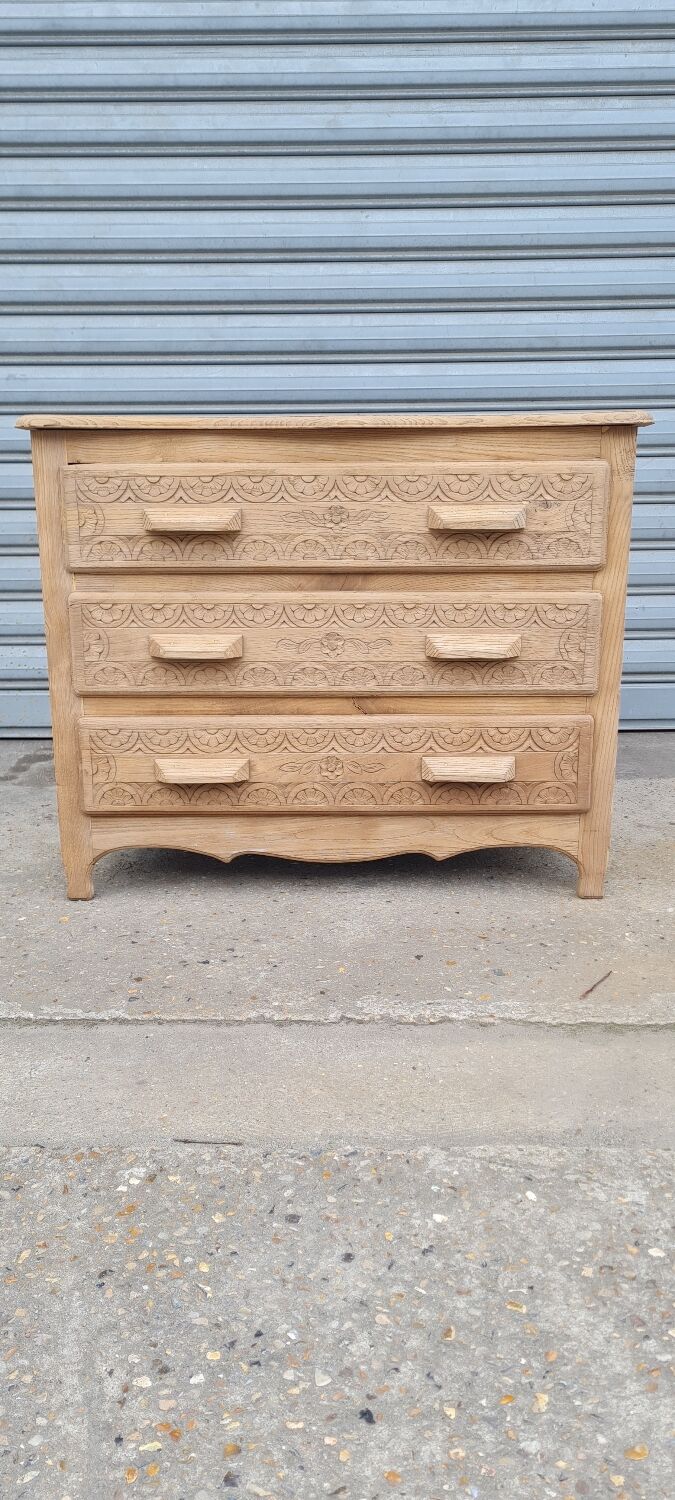Breton chest of drawers in solid oak