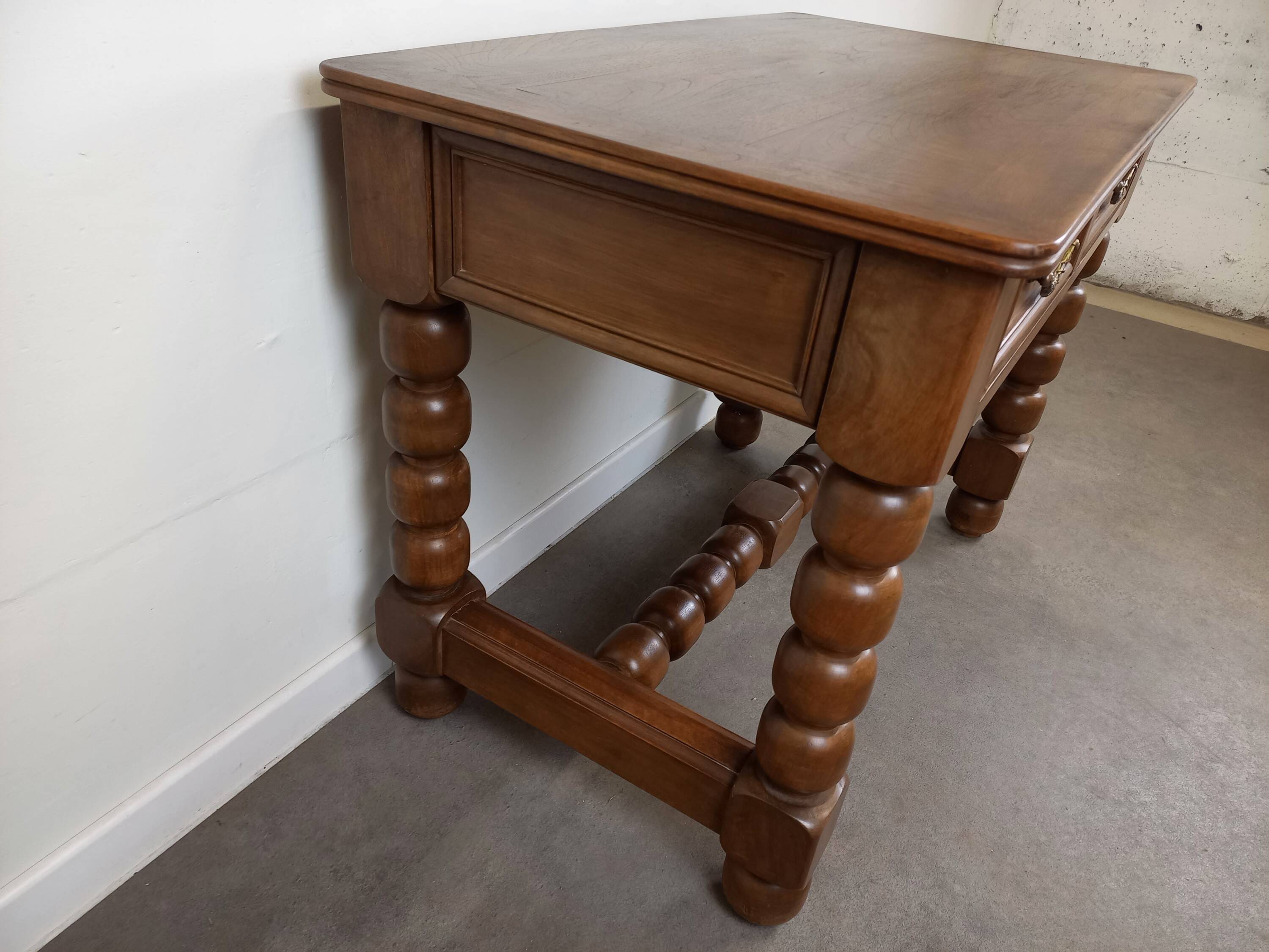 Bureau brutaliste