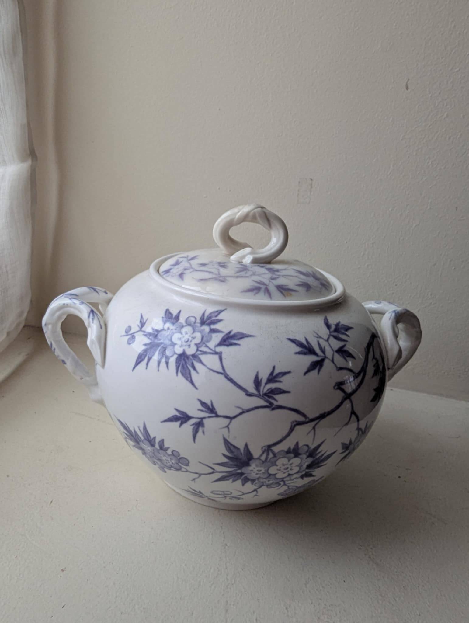 Sargemines porcelain sugar bowl