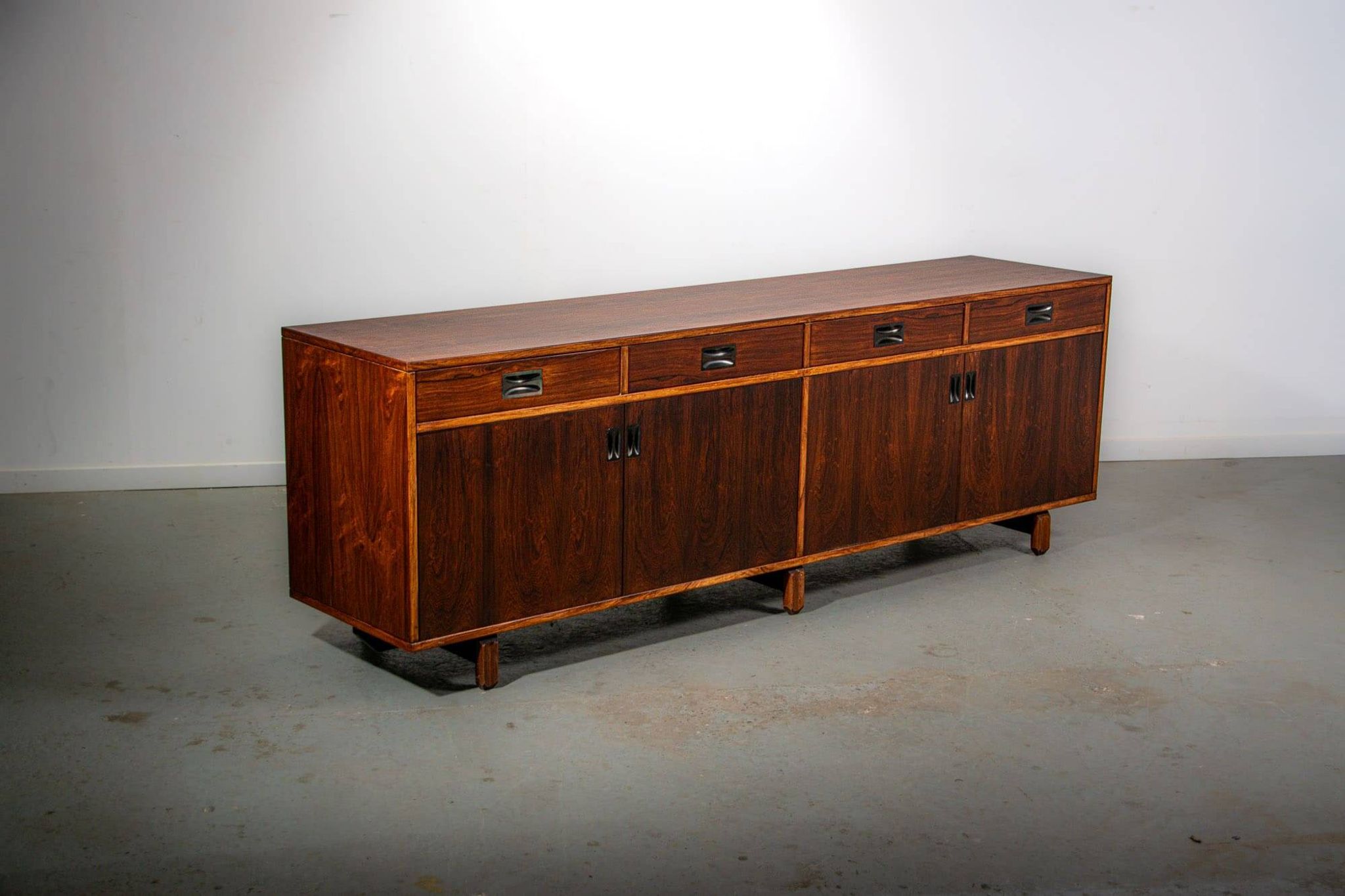 Buffet Stildomus avec des détails en laiton