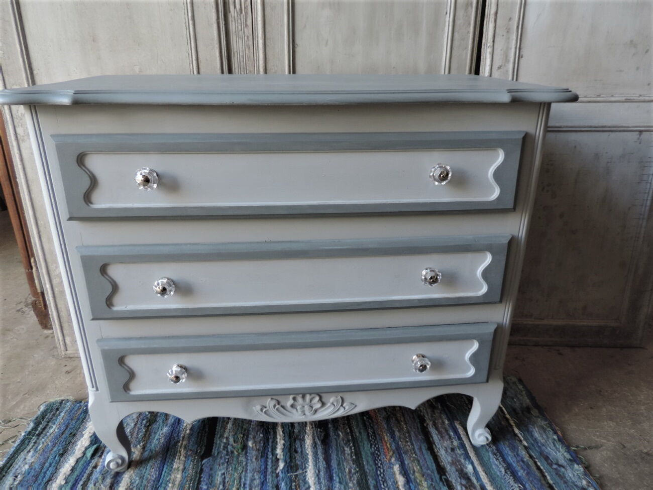 Commodity with three drawers redesigned 1970