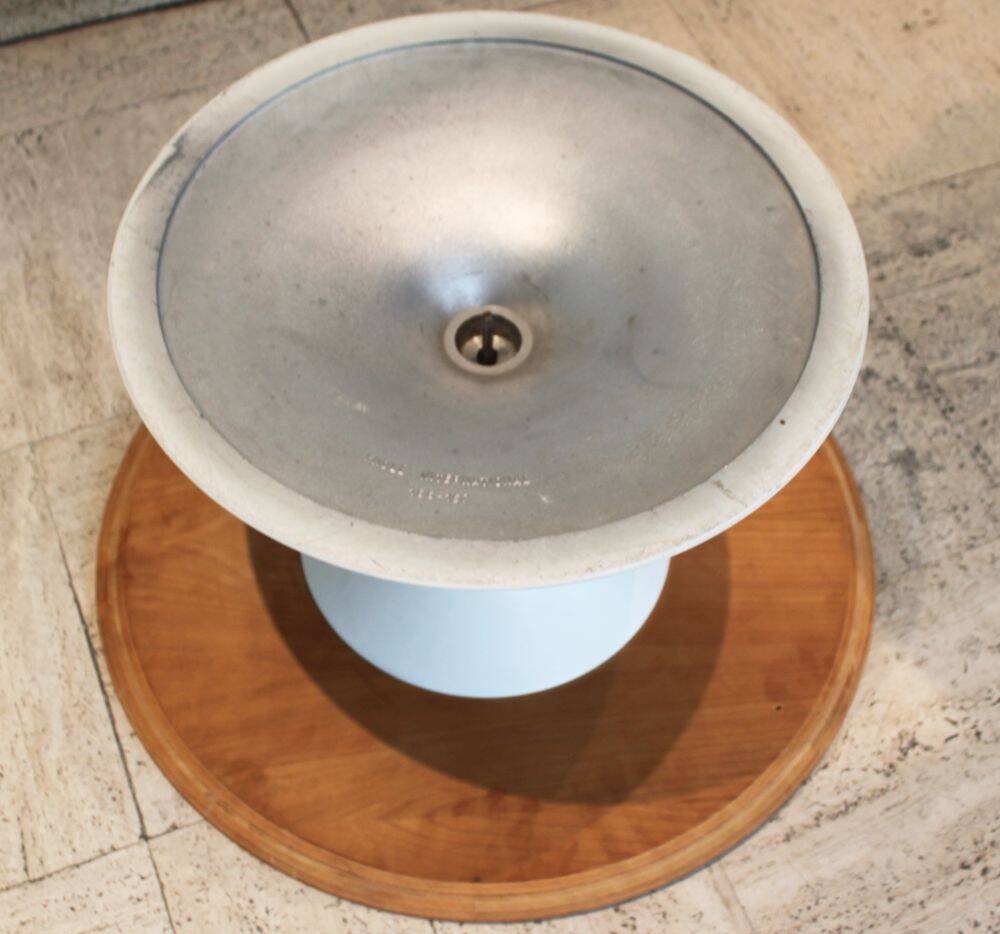 Calacatta marble coffee table by Eero Saarinen for Knoll, 70's.