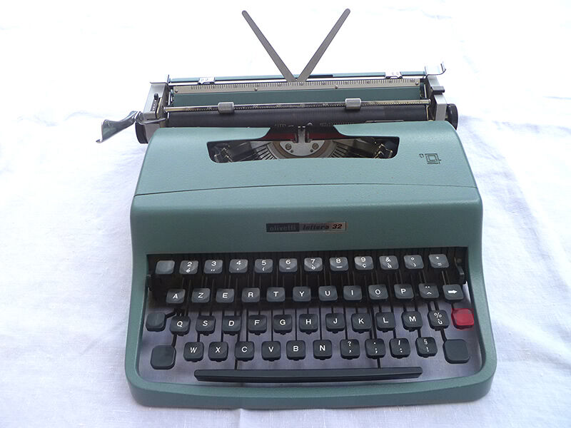 Typewriter by Olivetti Lettera 32