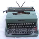 Typewriter by Olivetti Lettera 32