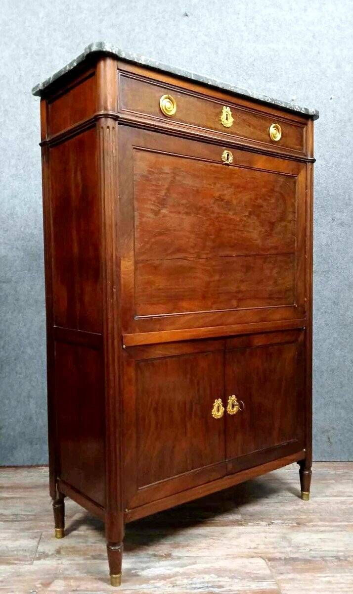 Parisian secretary from the Louis XVI period in mahogany circa 1760