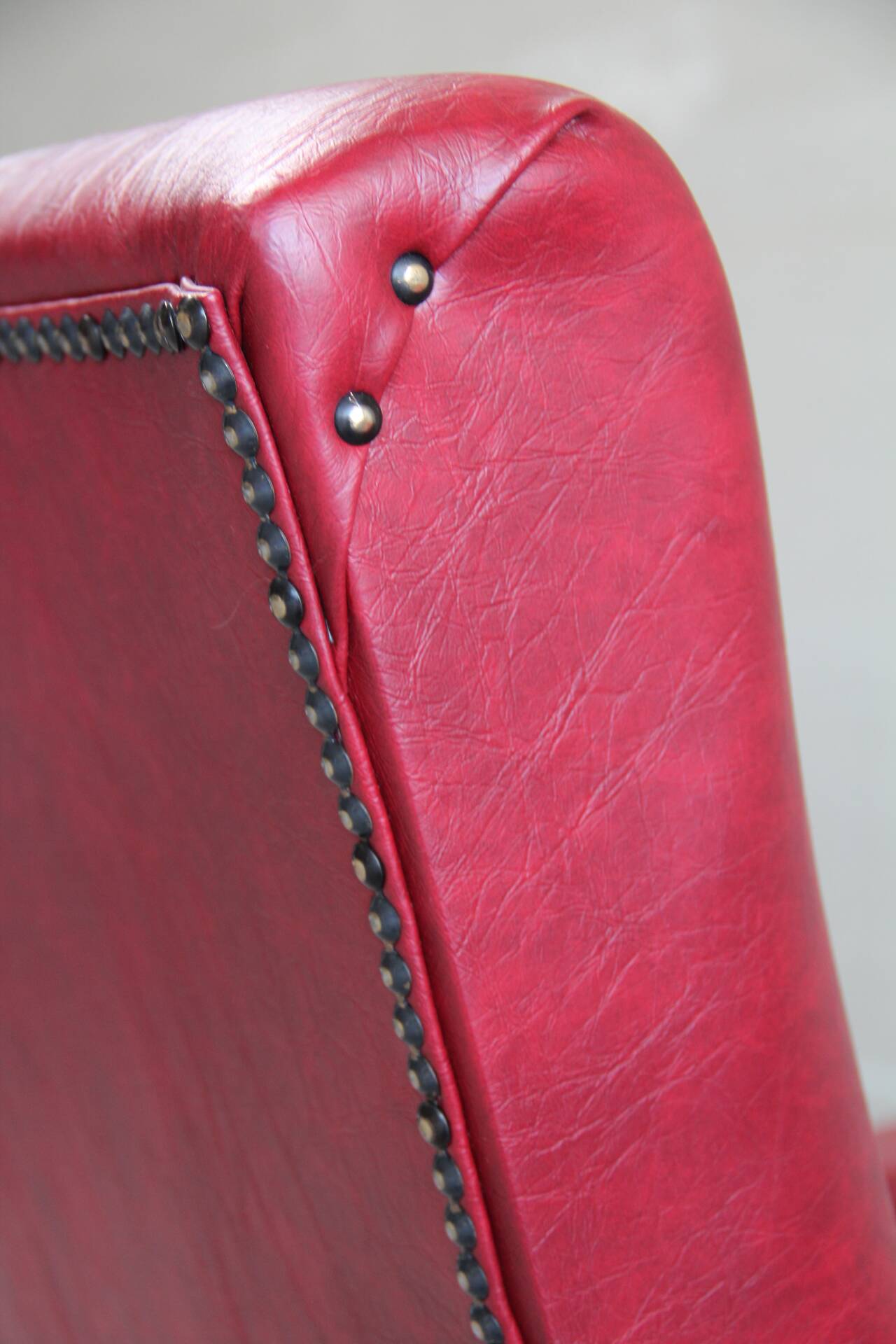 Fauteuil vintage en skaï rouge