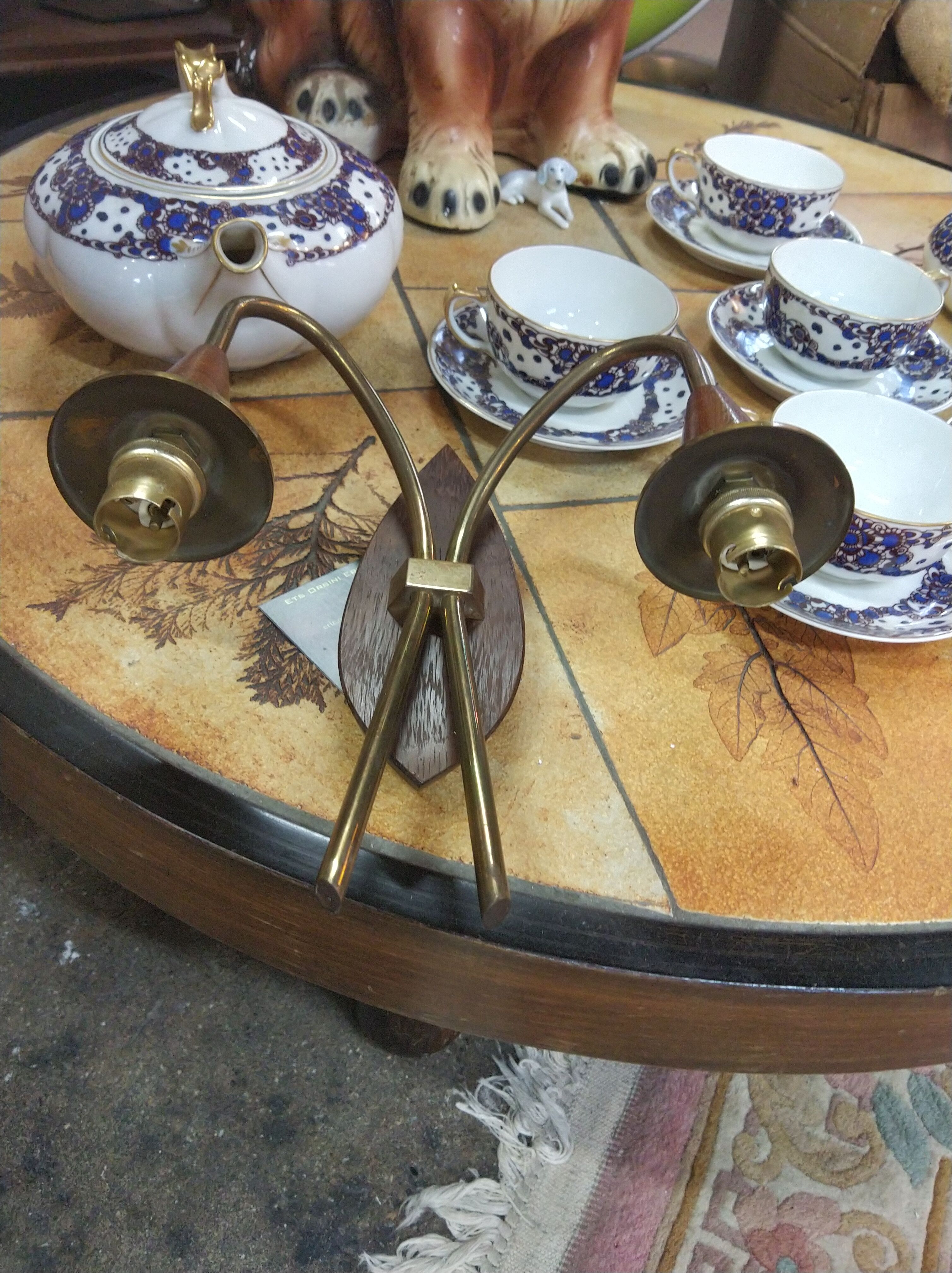 Scandinavian style wall light in gilded metal and Wenge wood, circa 1960