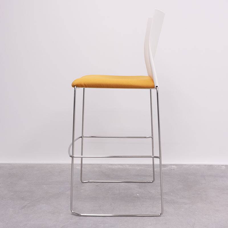 Tabouret haut Majencia en tissu orange et en plastique blanc