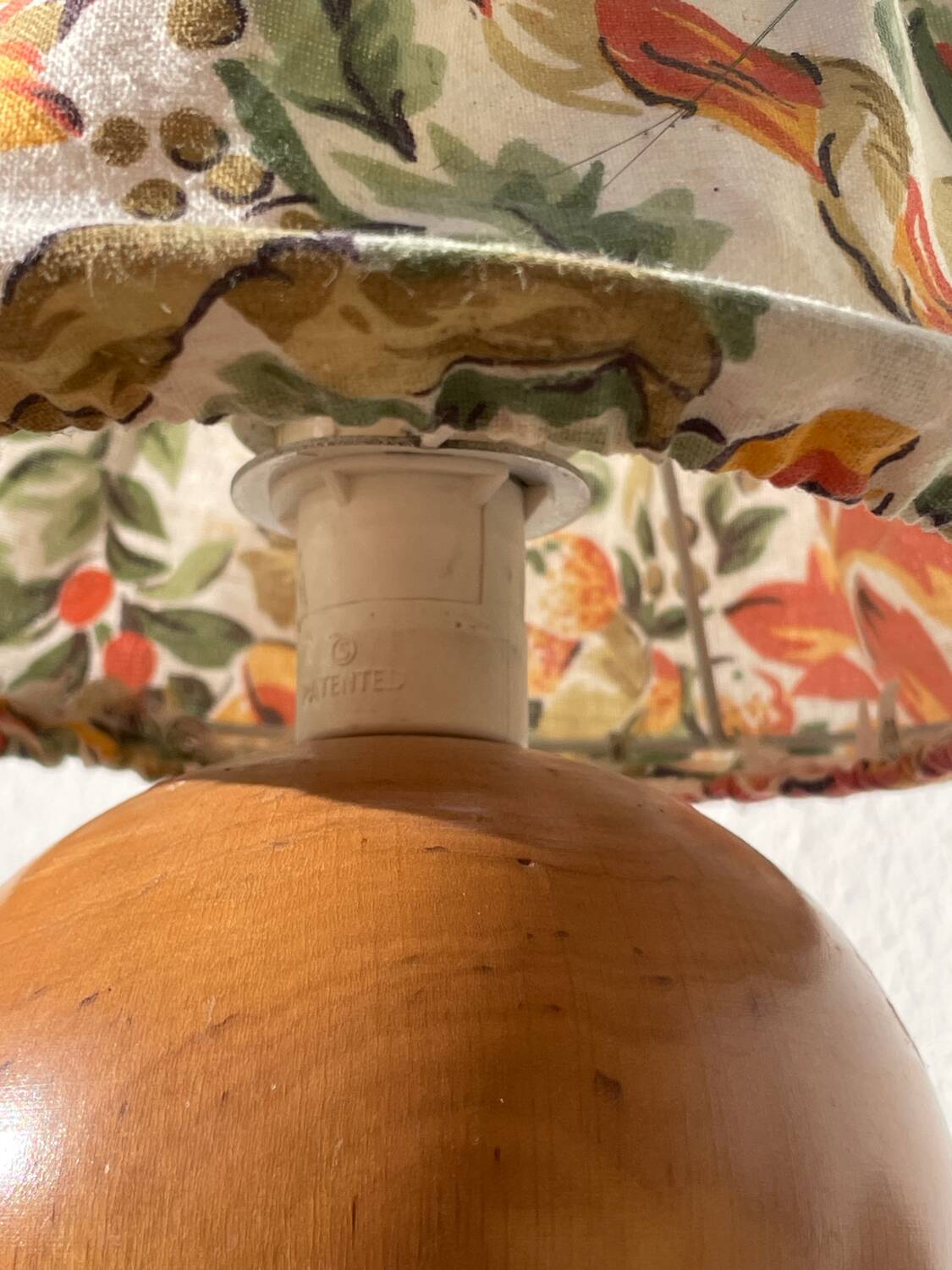 Vintage fabric ball wooden lamp